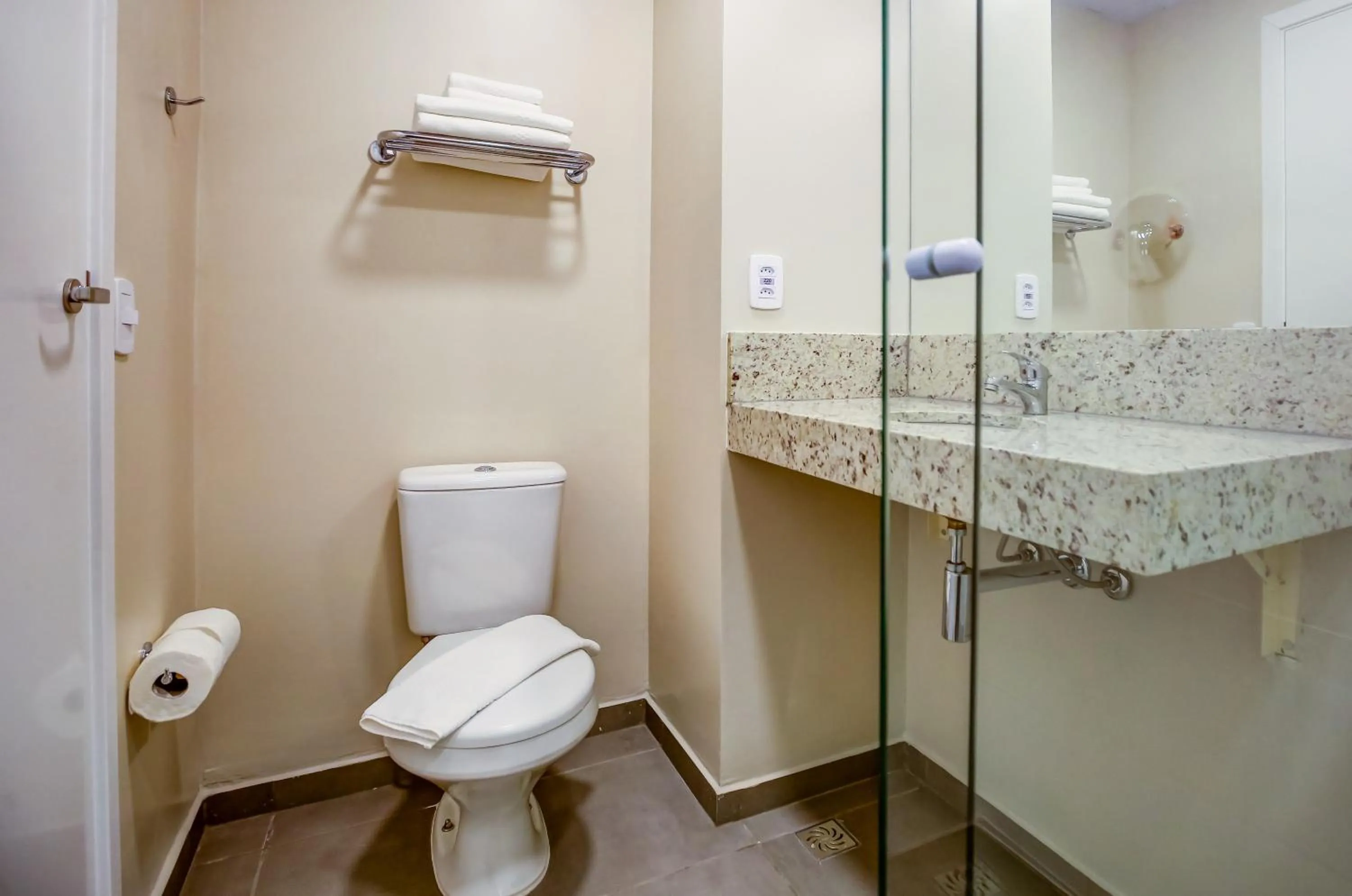 Bathroom in Transamerica Fit Sorriso