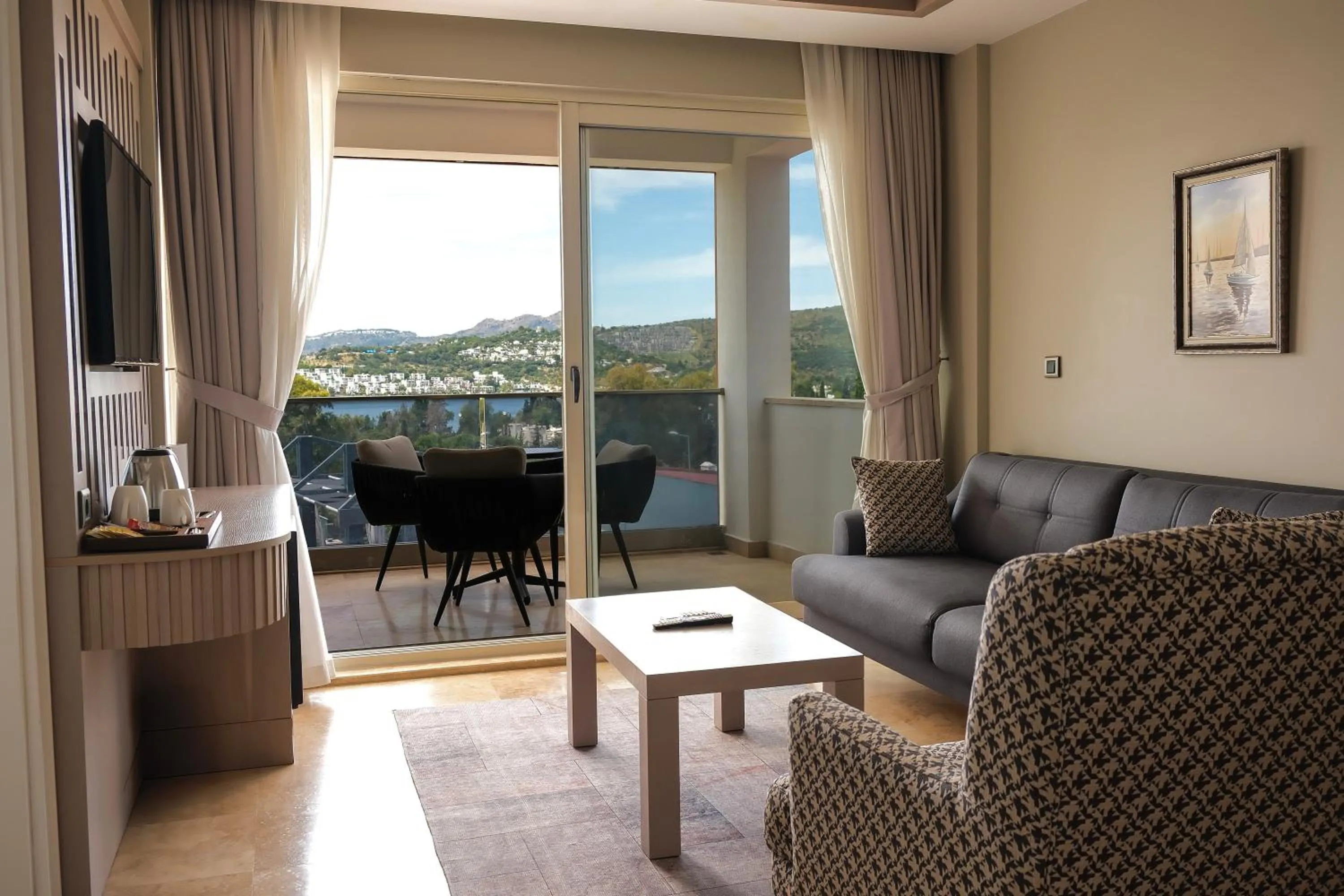 Communal lounge/ TV room in Roas Hotel Bodrum - City Center