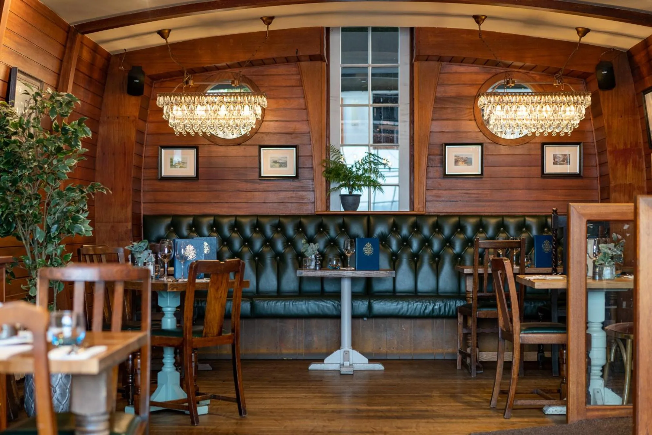 Restaurant/places to eat in Old Court House Inn