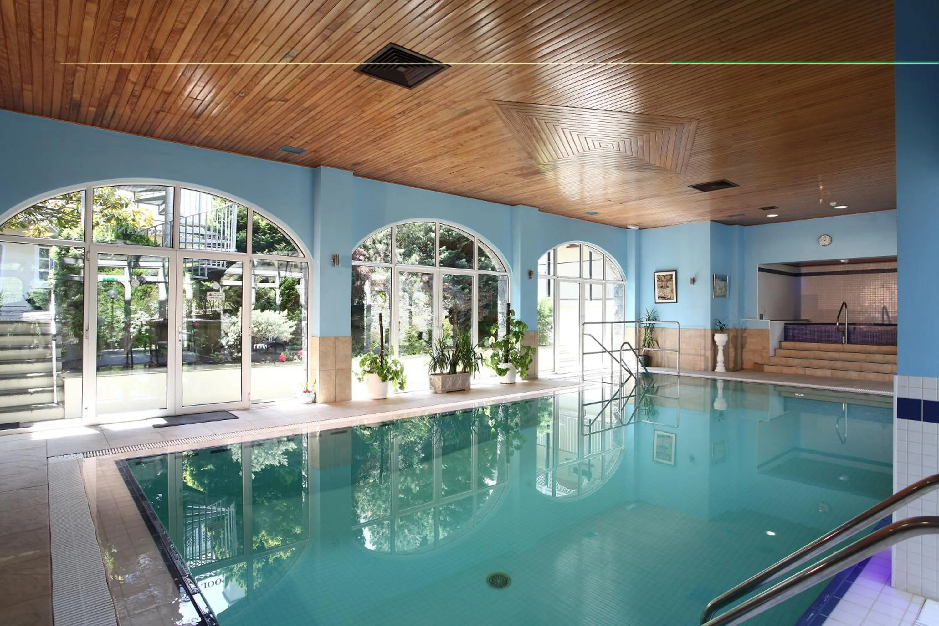 Swimming pool in Best Western Hotel de Havelet