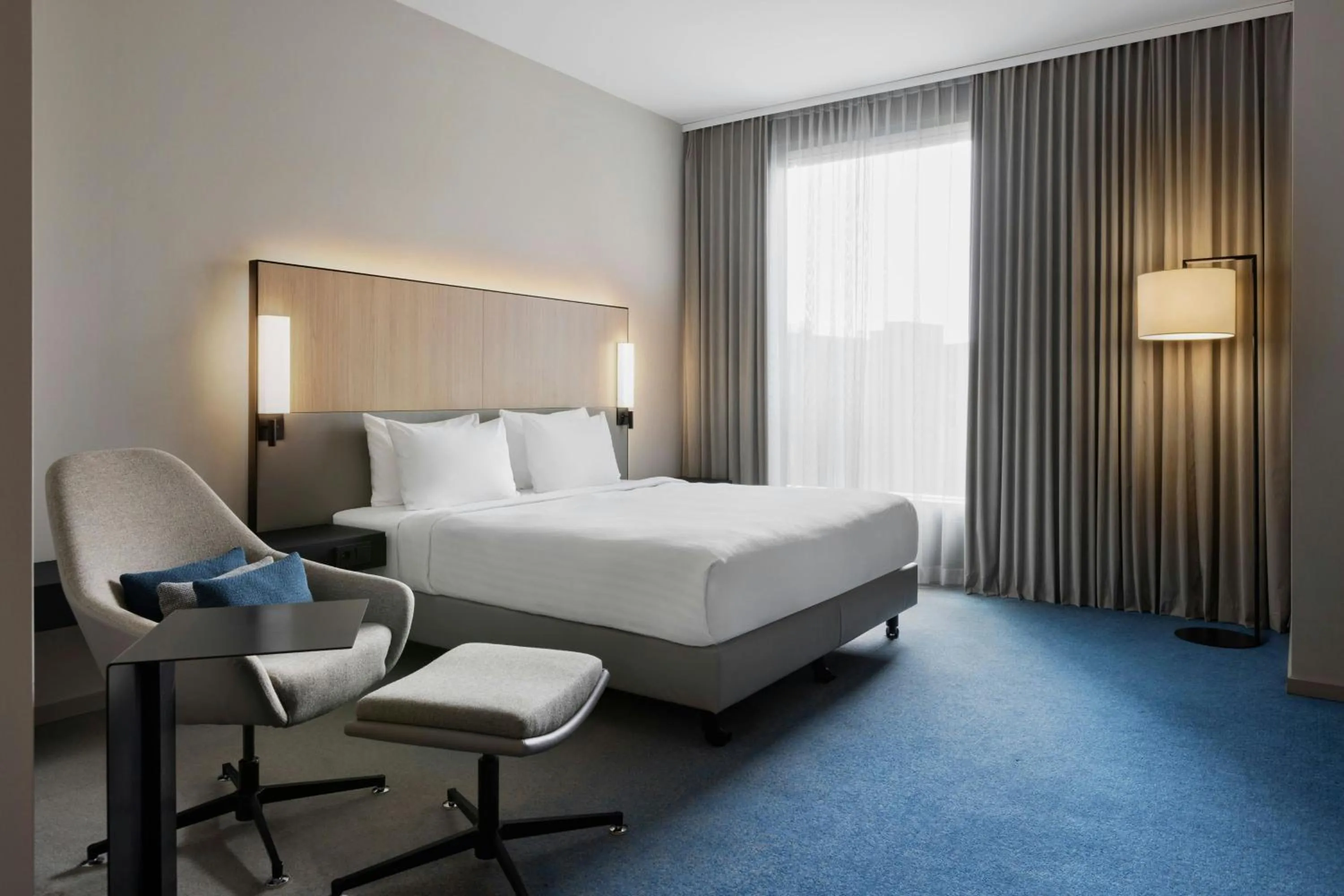 Photo of the whole room, Bed in Courtyard by Marriott Freiburg