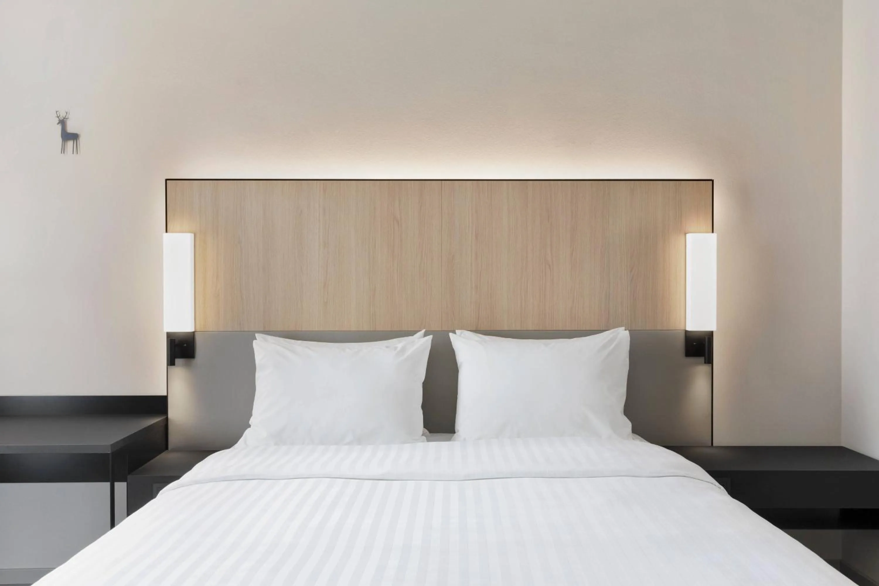 Photo of the whole room, Bed in Courtyard by Marriott Freiburg