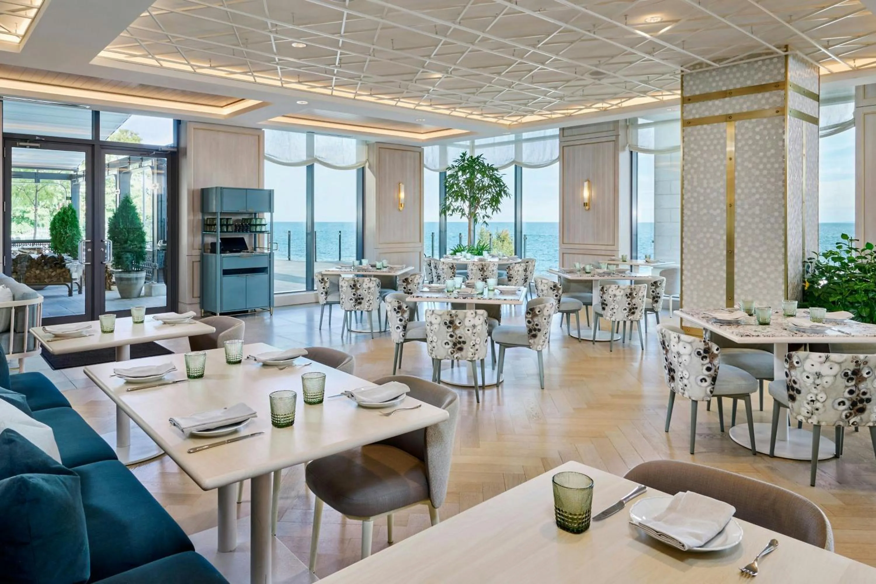 Restaurant/places to eat in The Pearle Hotel & Spa, Autograph Collection