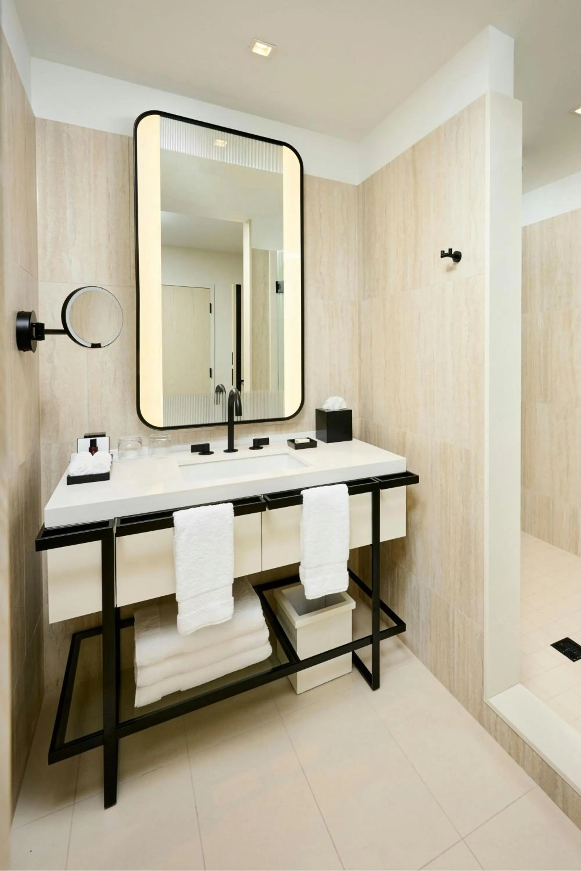 Bathroom in The Pearle Hotel & Spa, Autograph Collection