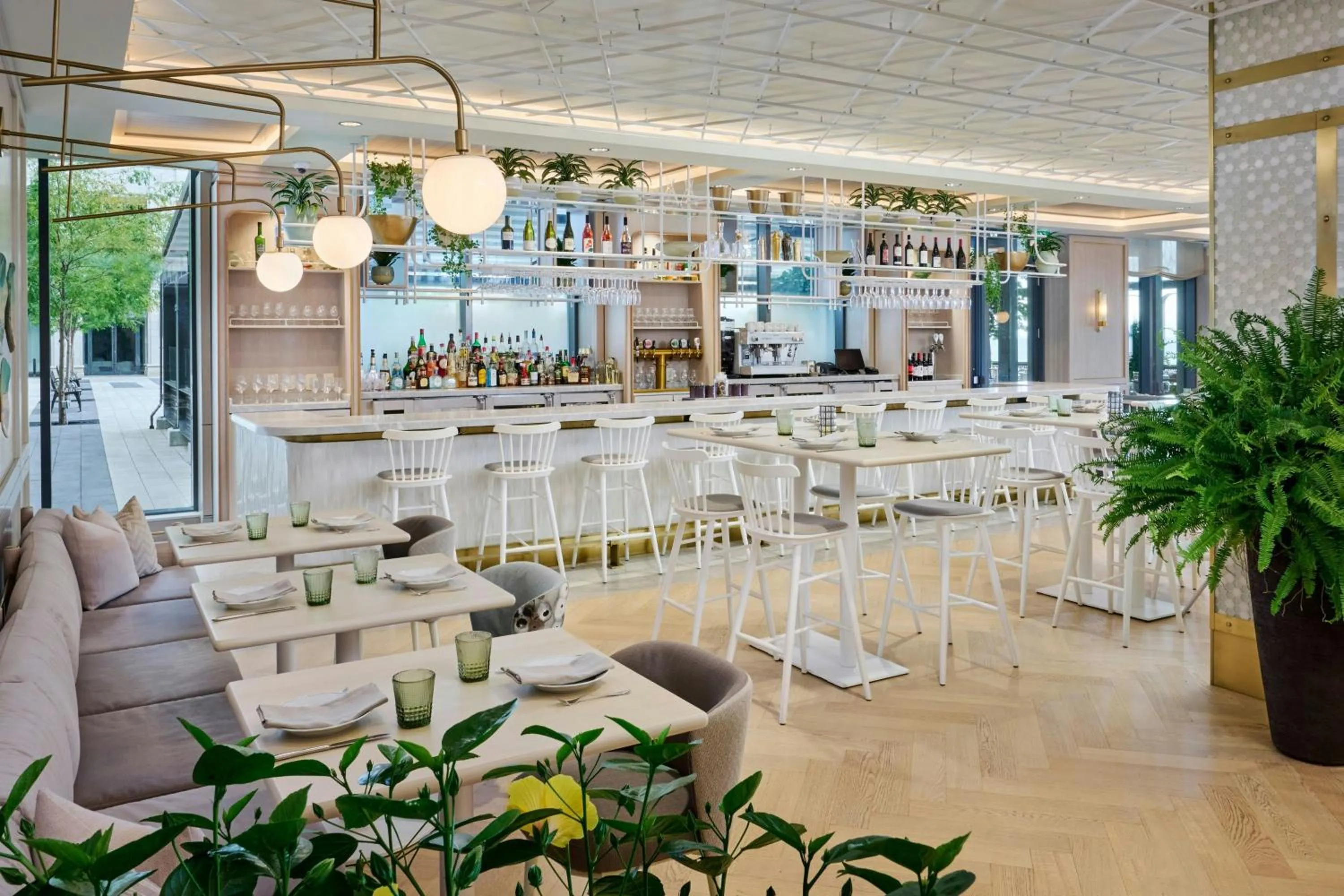 Restaurant/places to eat in The Pearle Hotel & Spa, Autograph Collection