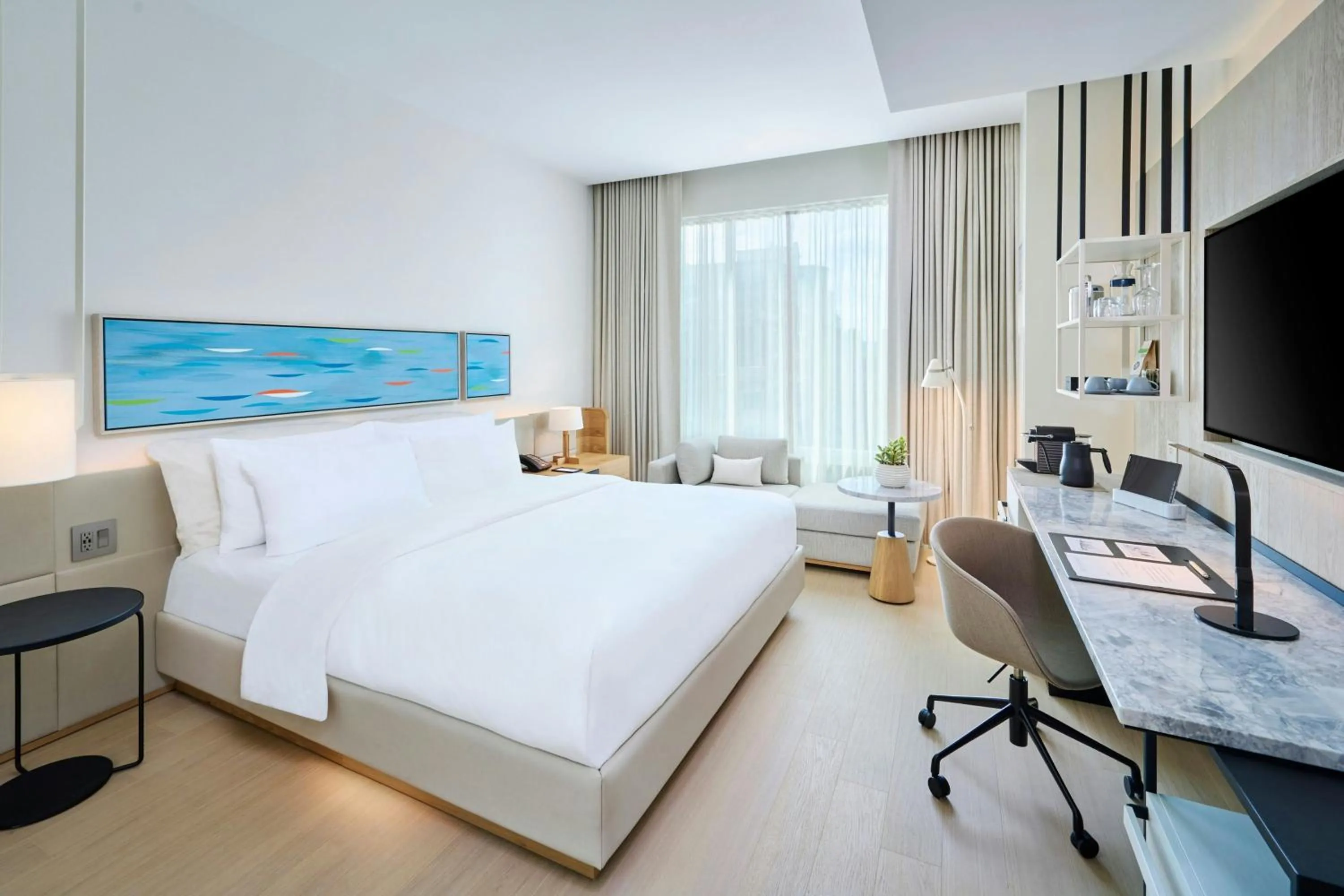 Photo of the whole room, Bed in The Pearle Hotel & Spa, Autograph Collection