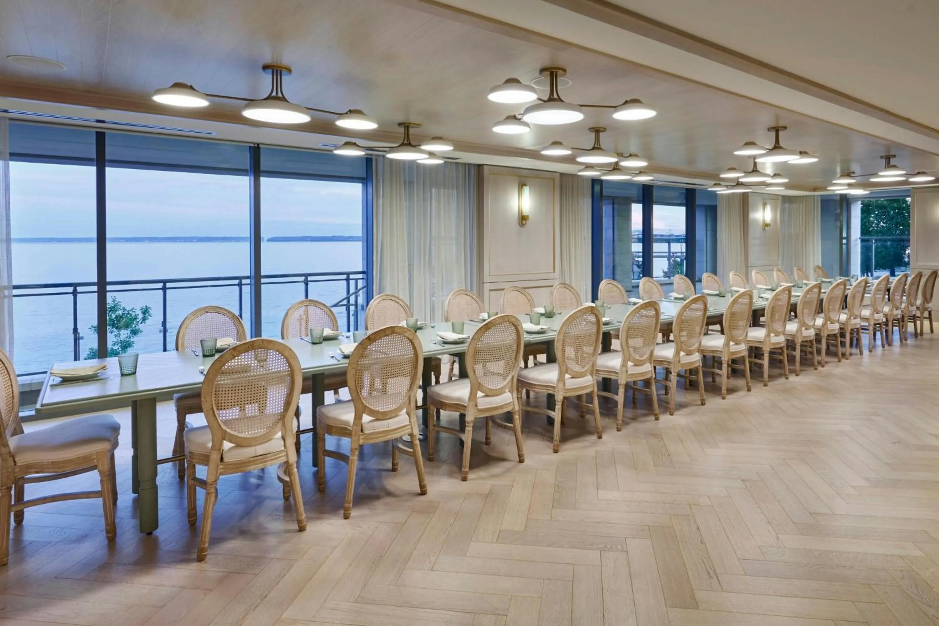 Restaurant/places to eat in The Pearle Hotel & Spa, Autograph Collection