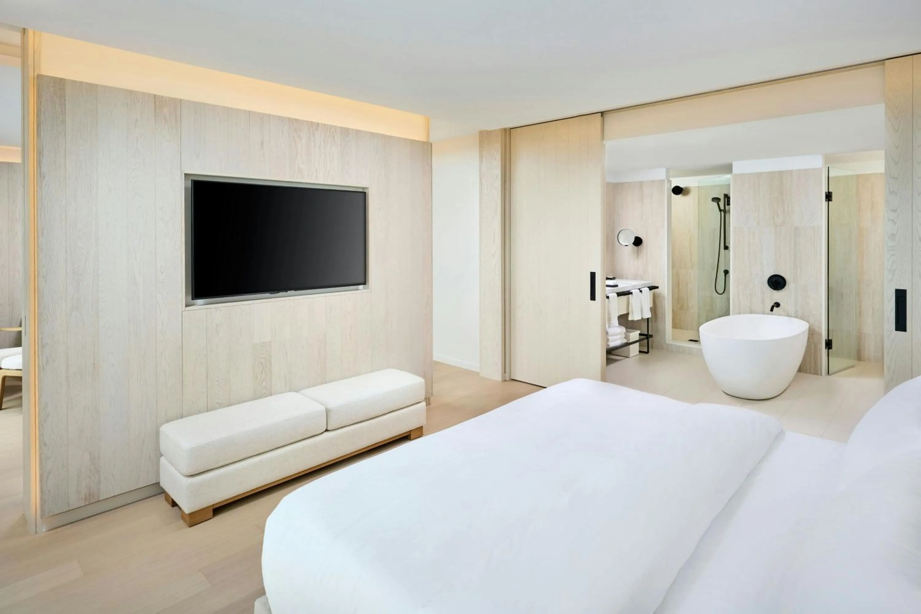 Bedroom, Bed in The Pearle Hotel & Spa, Autograph Collection