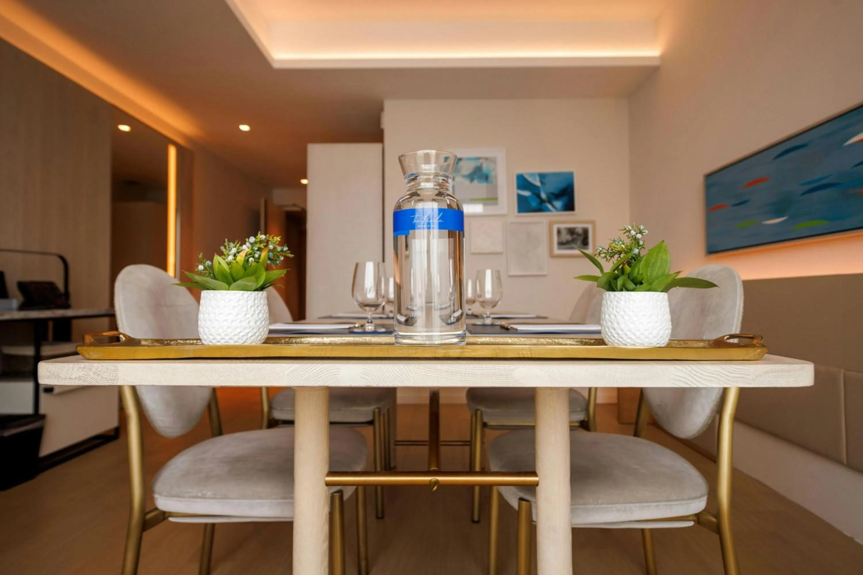 Restaurant/places to eat in The Pearle Hotel & Spa, Autograph Collection