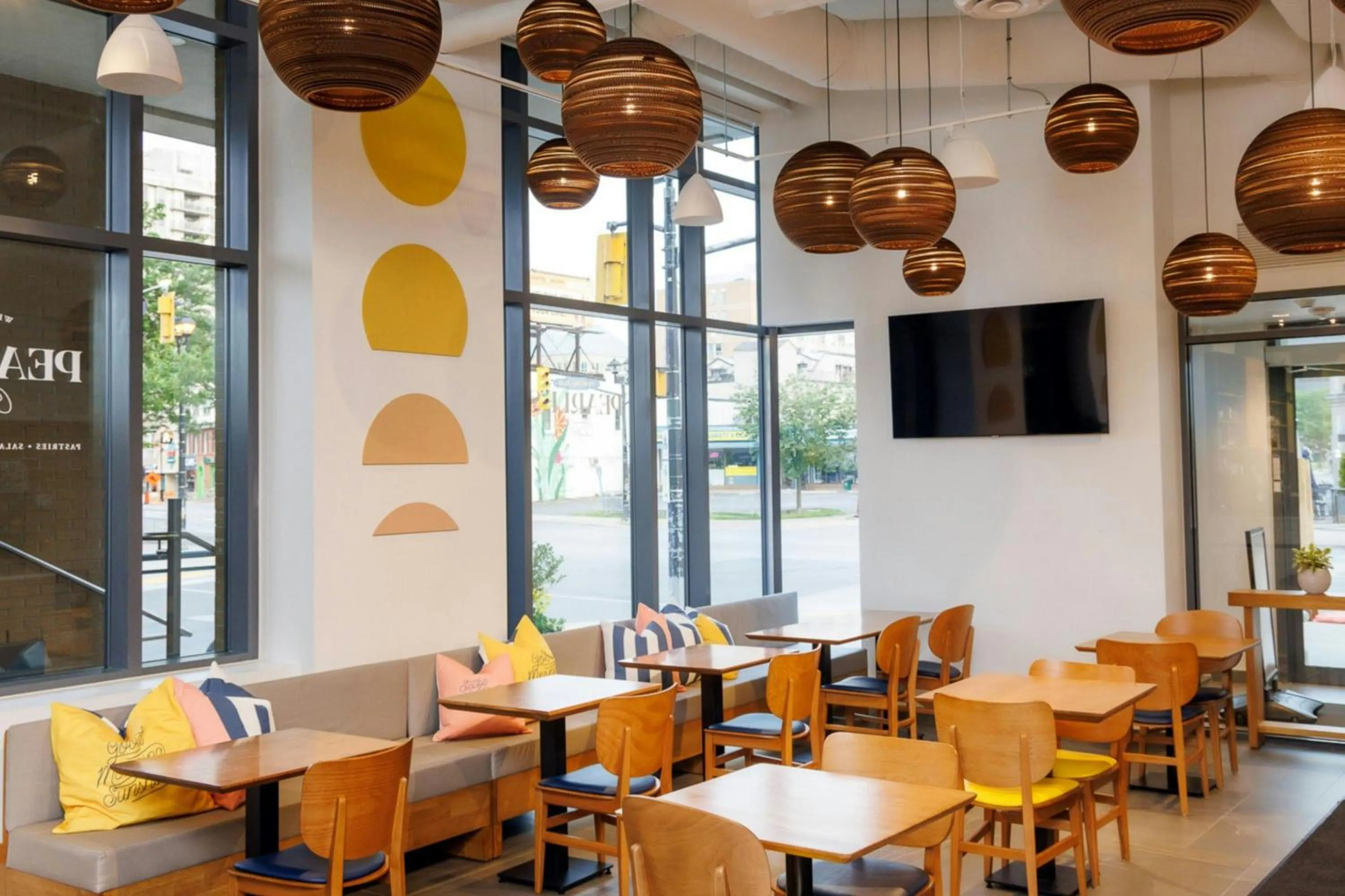 Restaurant/places to eat in The Pearle Hotel & Spa, Autograph Collection