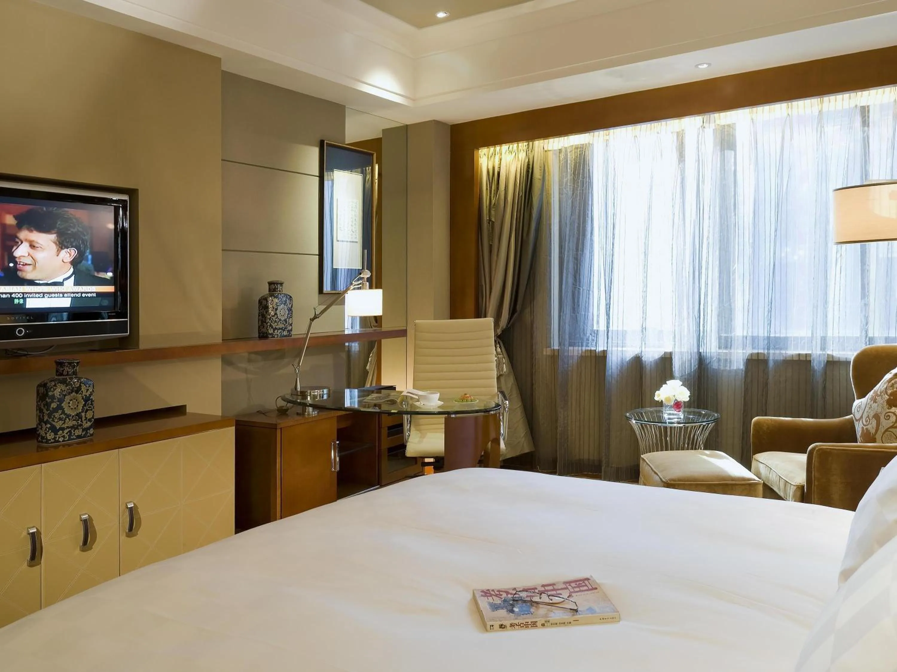 Club Sofitel Luxury Room with King Bed in Sofitel Harbin