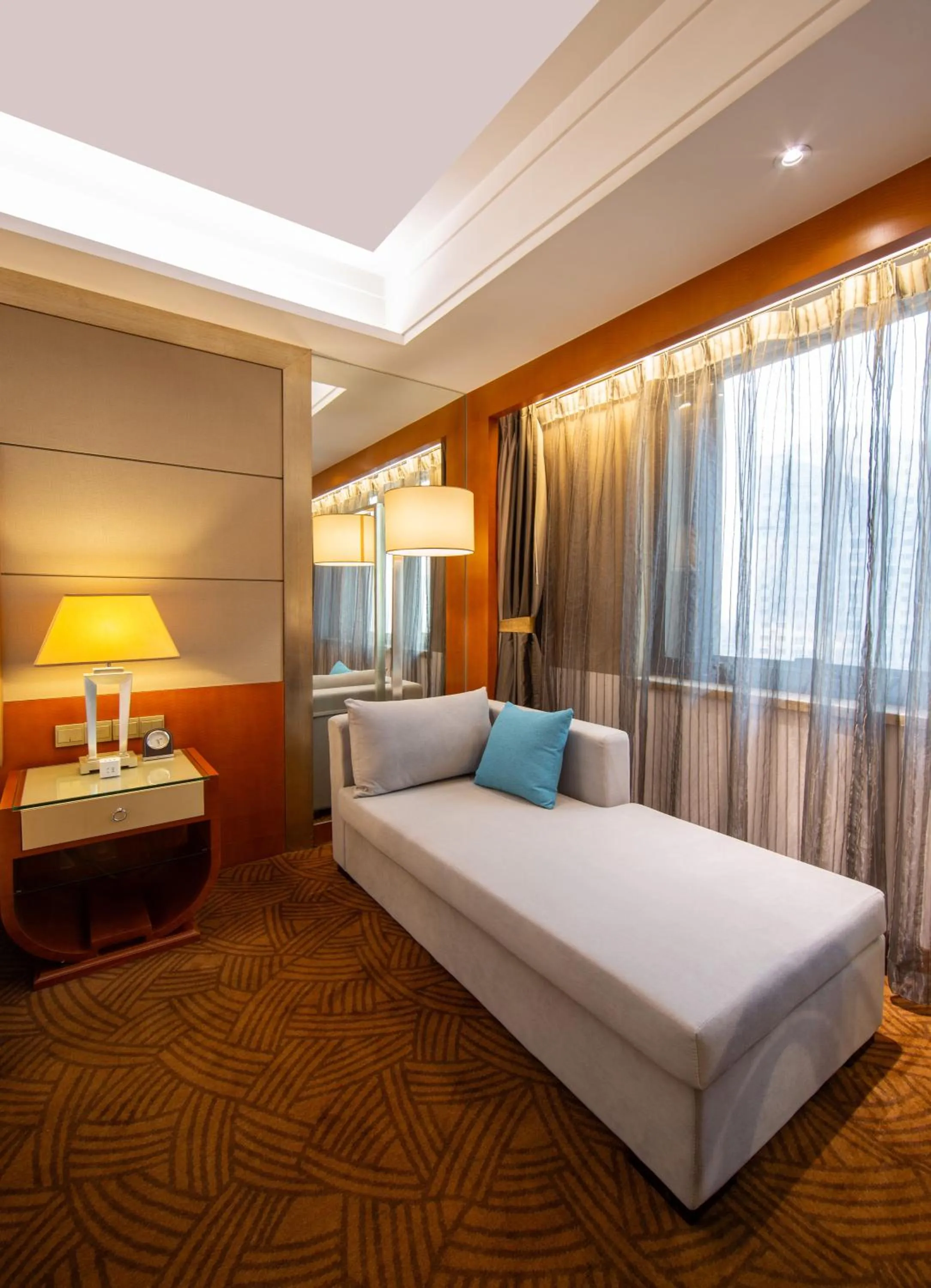 Seating area, Bed in Sofitel Harbin