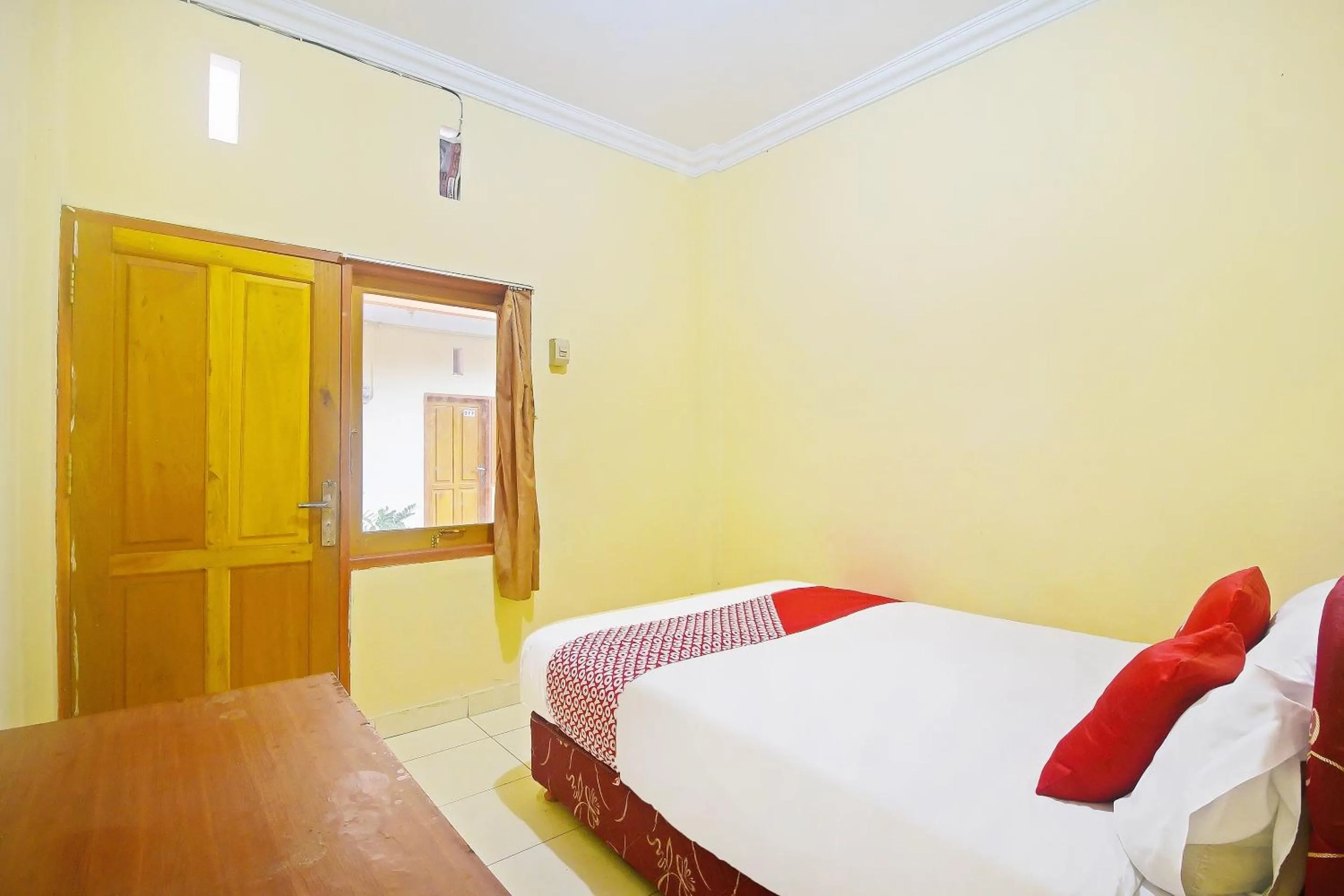 Bedroom in Hotel O A2b Guesthouse