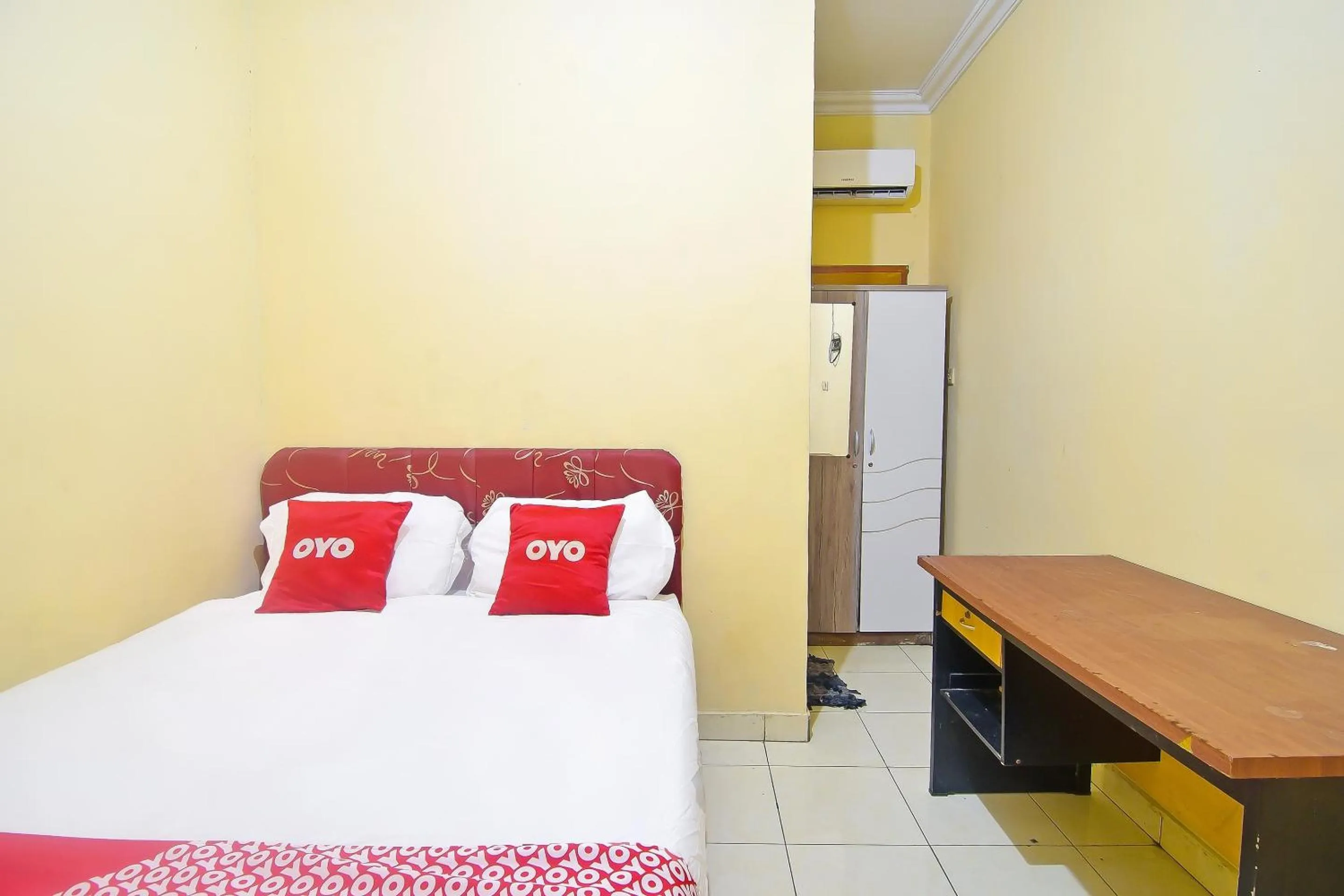 Bedroom in Hotel O A2b Guesthouse