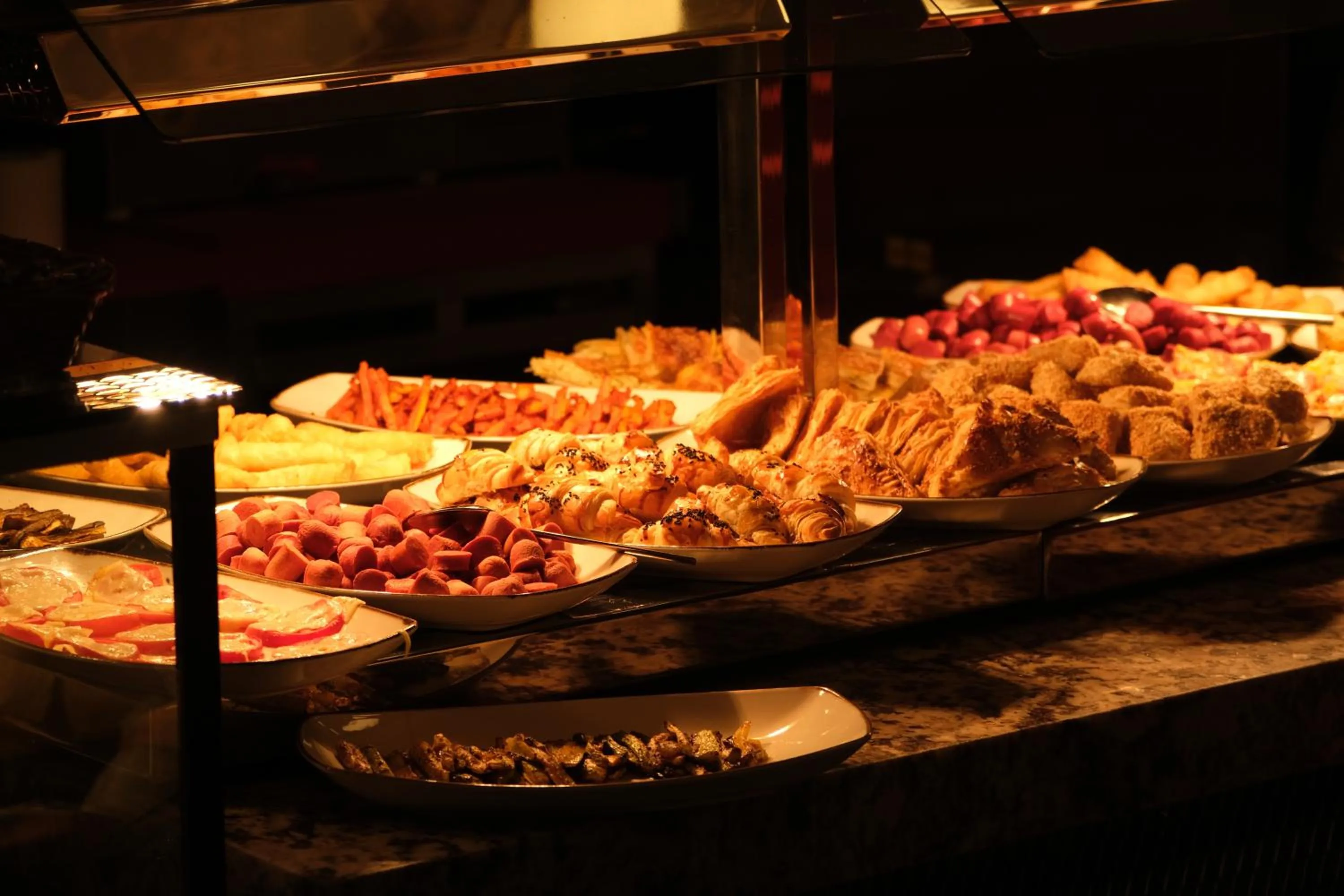 Buffet breakfast in Tema 242 Hotel