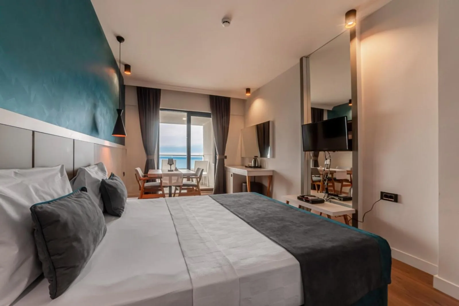 Sea view, Bed in Tema 242 Hotel