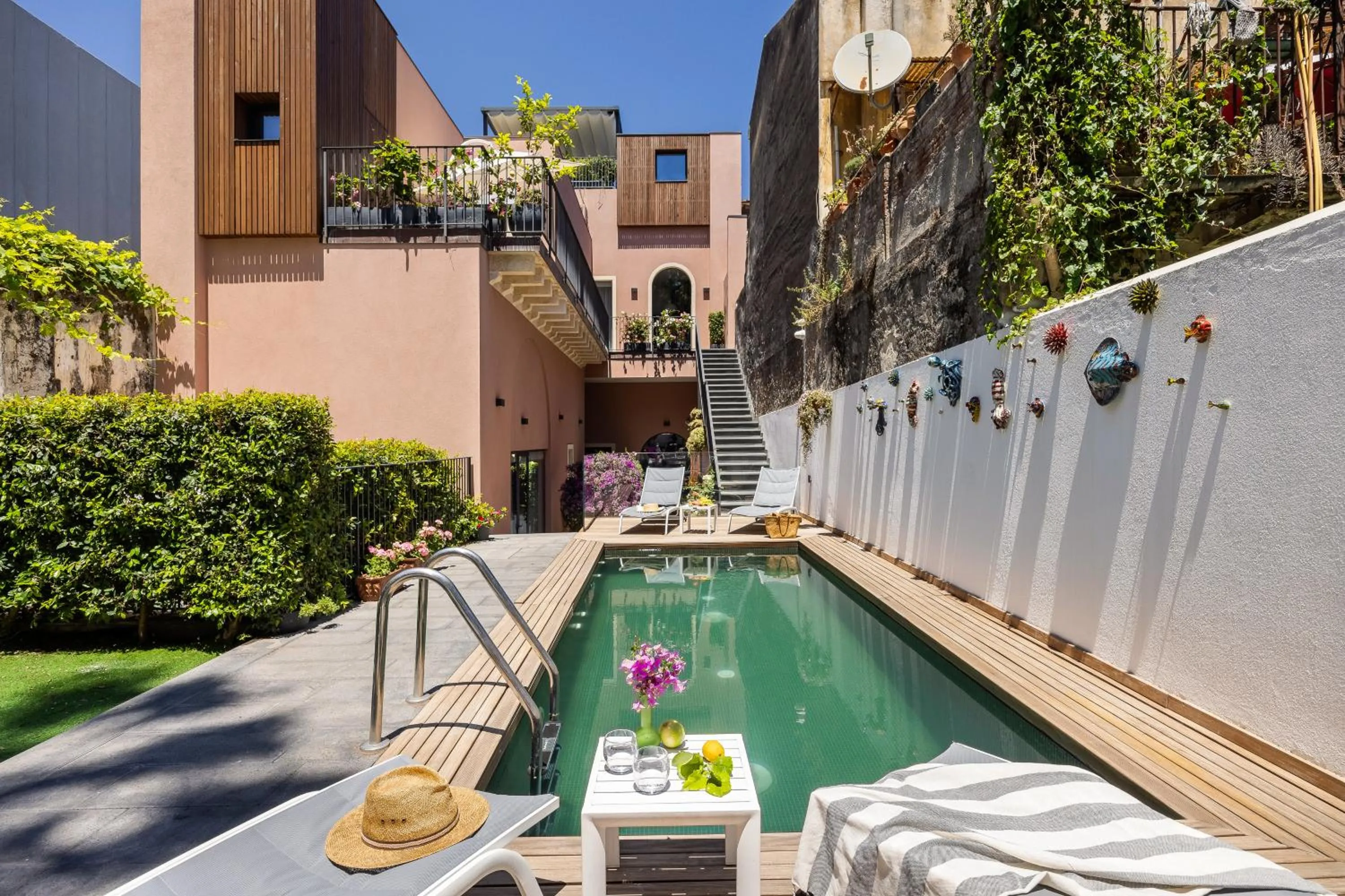 Property building in Creuza De Ma