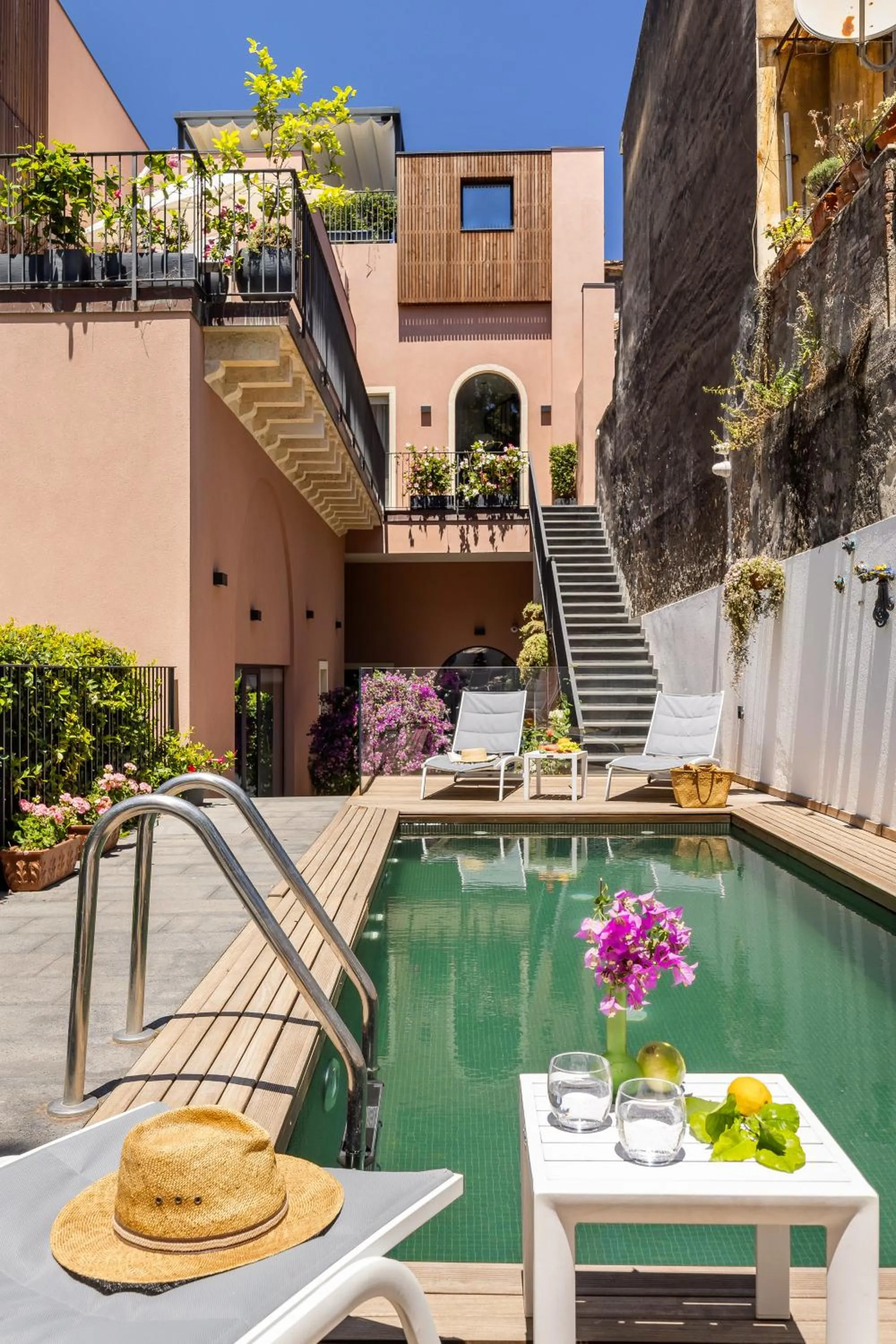 Property building in Creuza De Ma