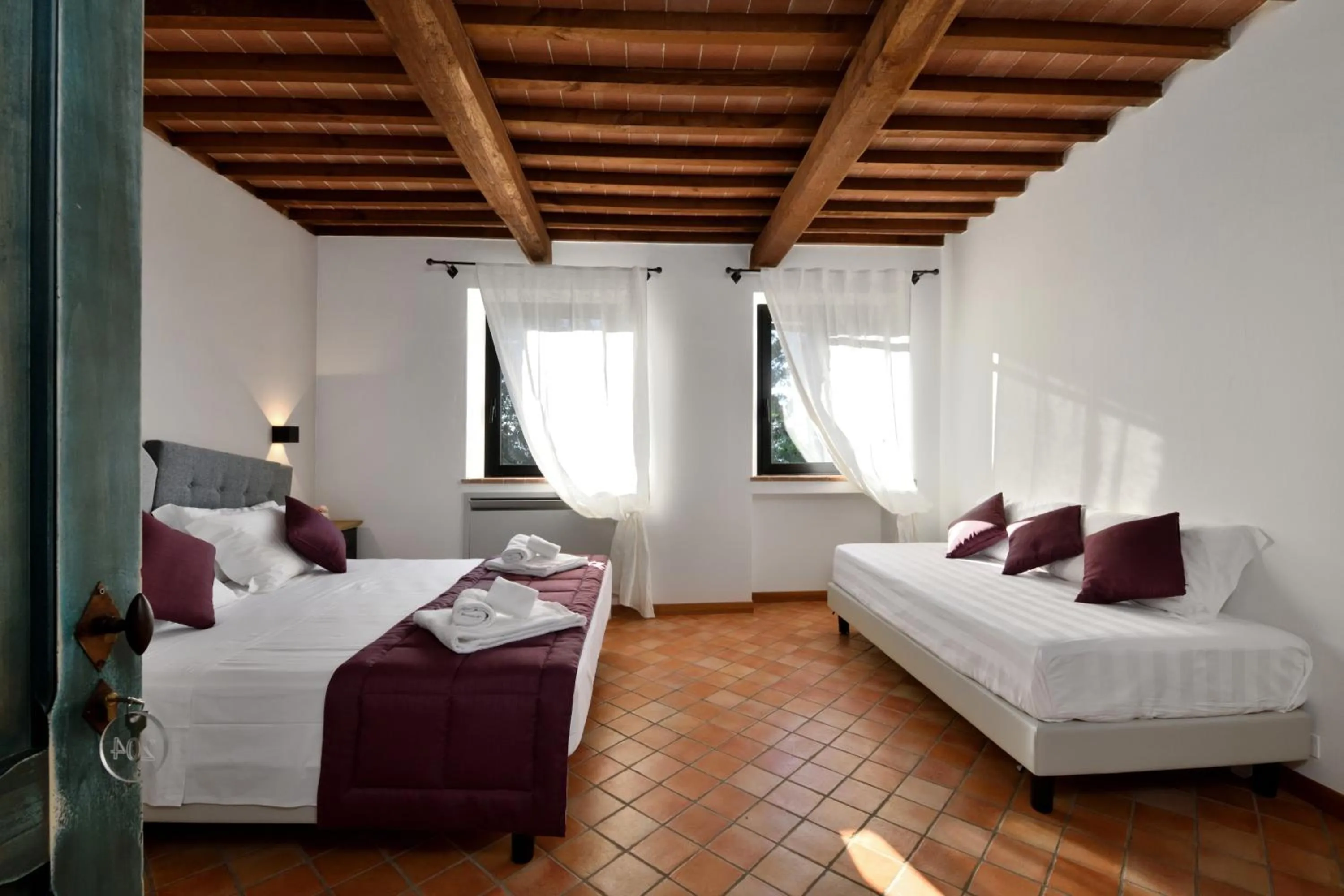 Photo of the whole room, Bed in Porsenna Resort