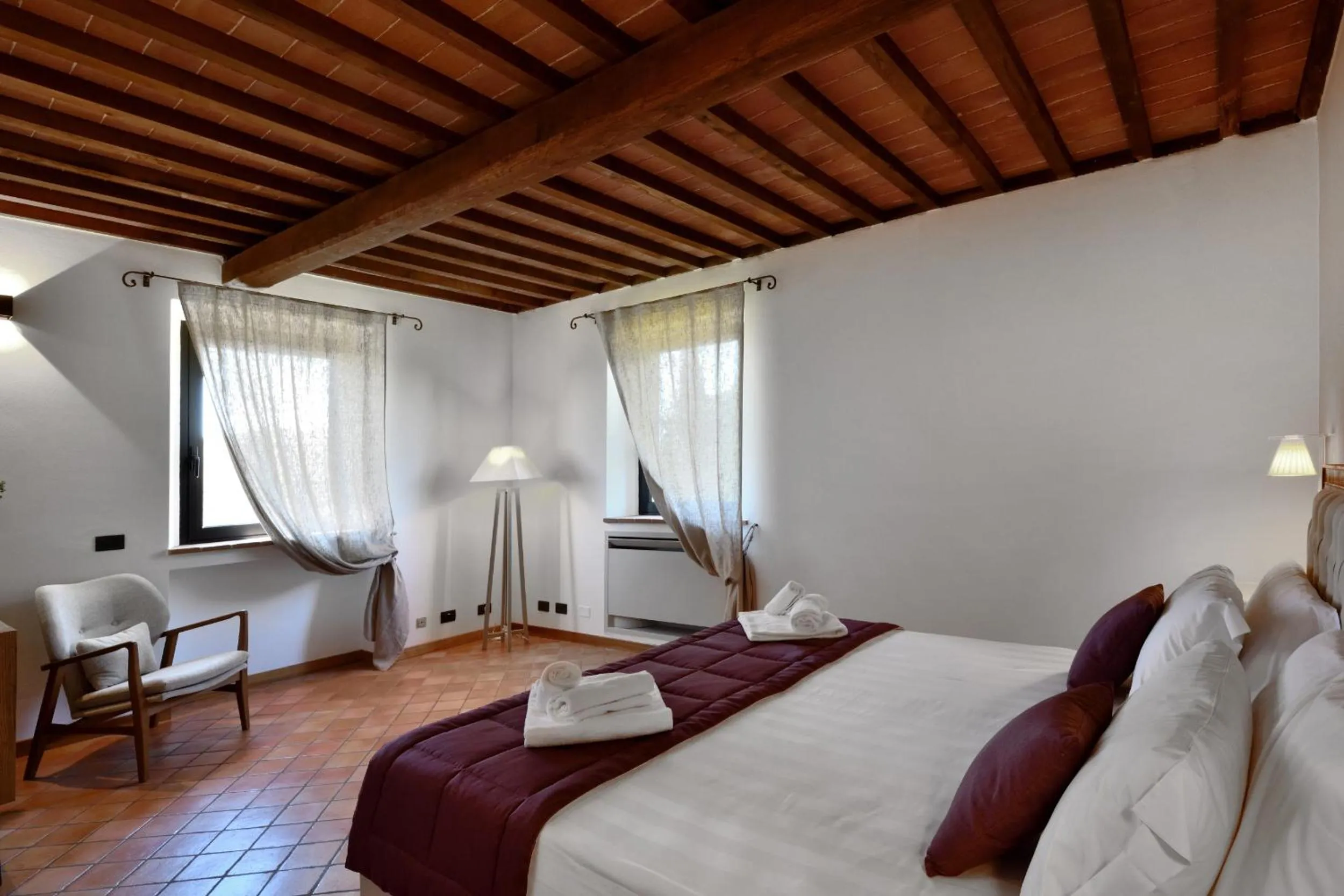 Photo of the whole room, Bed in Porsenna Resort