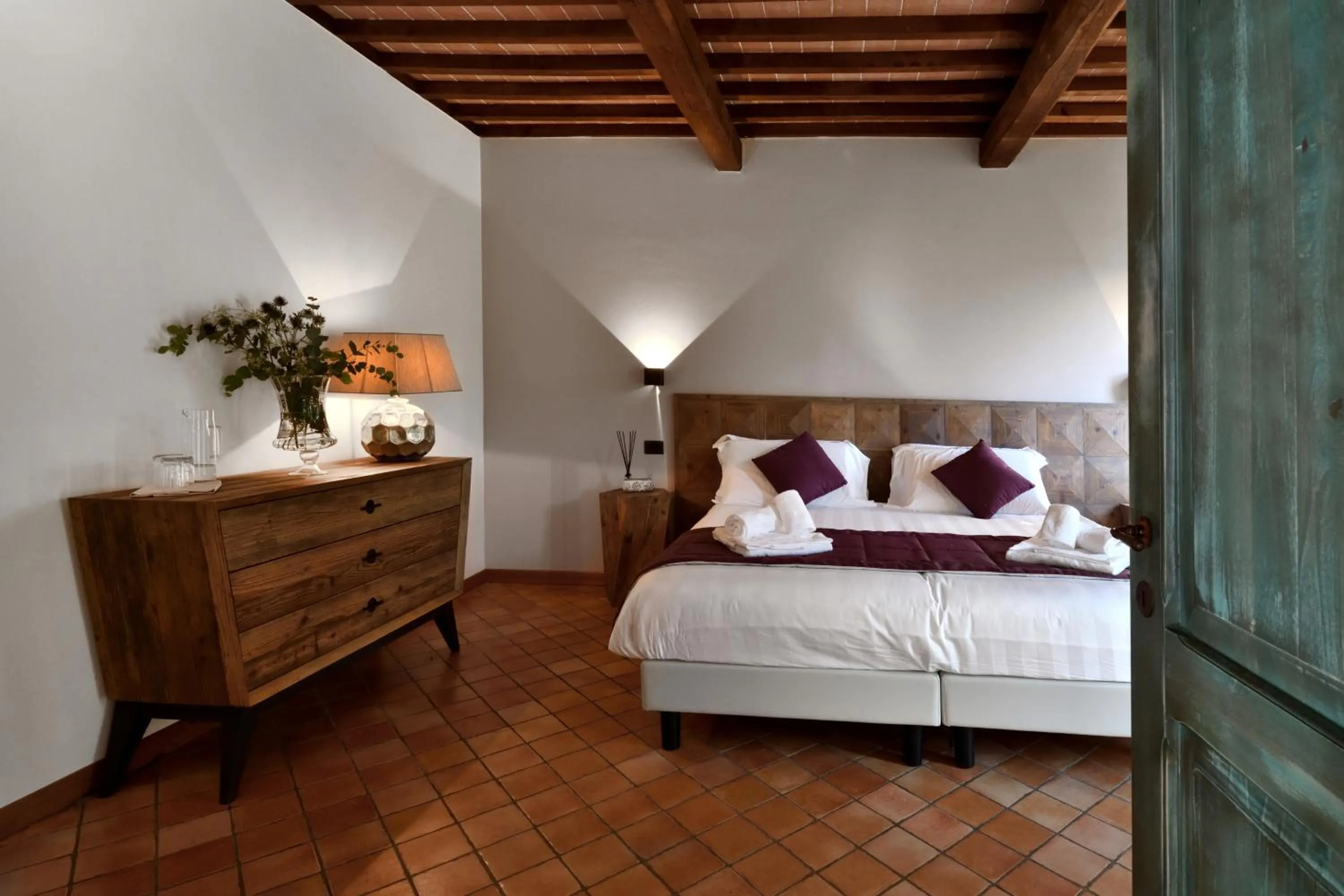 Photo of the whole room, Bed in Porsenna Resort