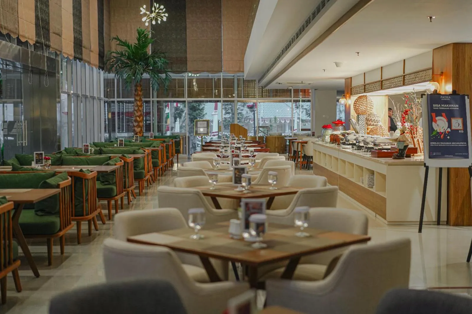 Restaurant/places to eat in Patra Bandung Hotel