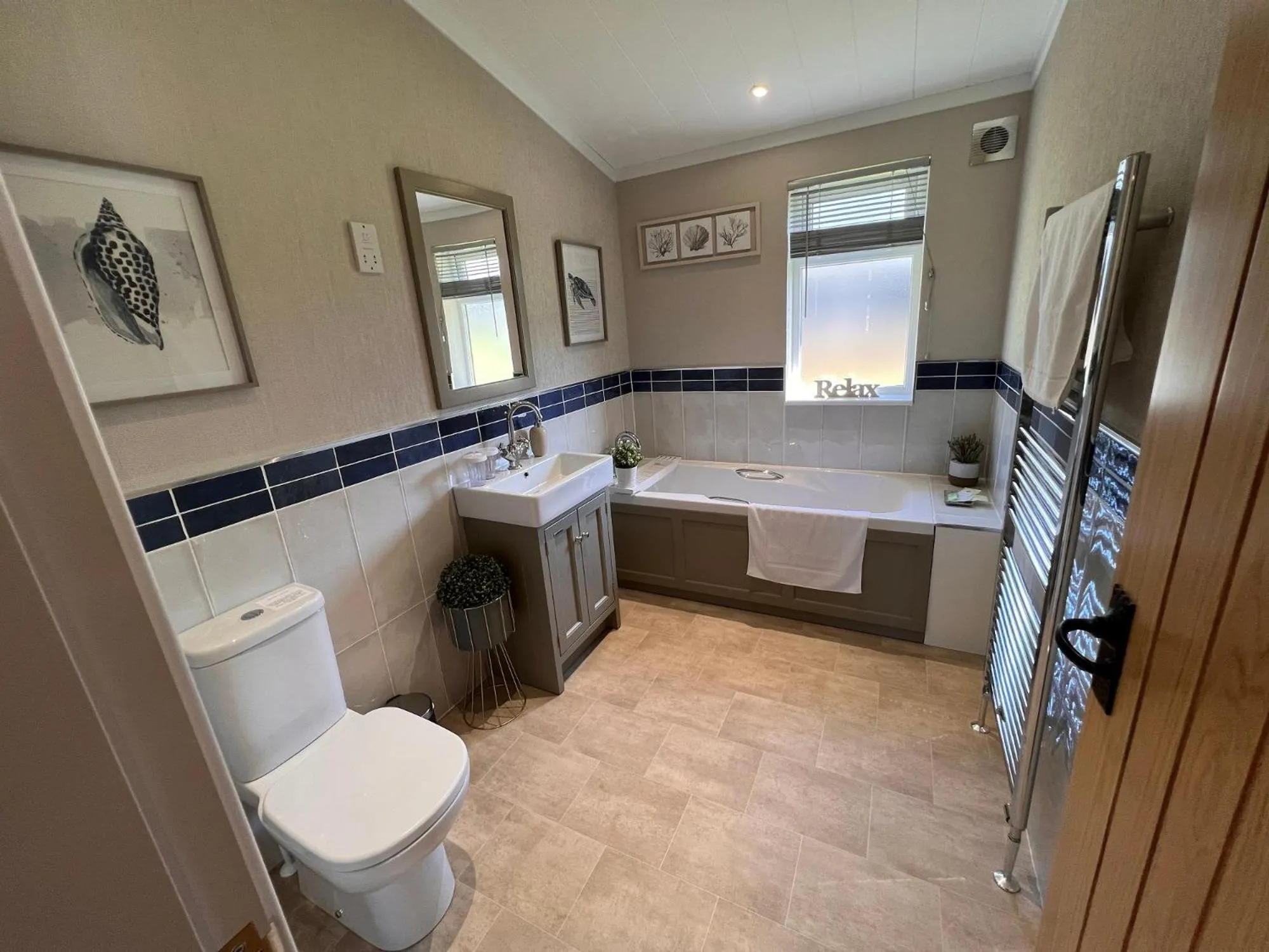 Bathroom in Hollicarrs - Dragonfly Lodge