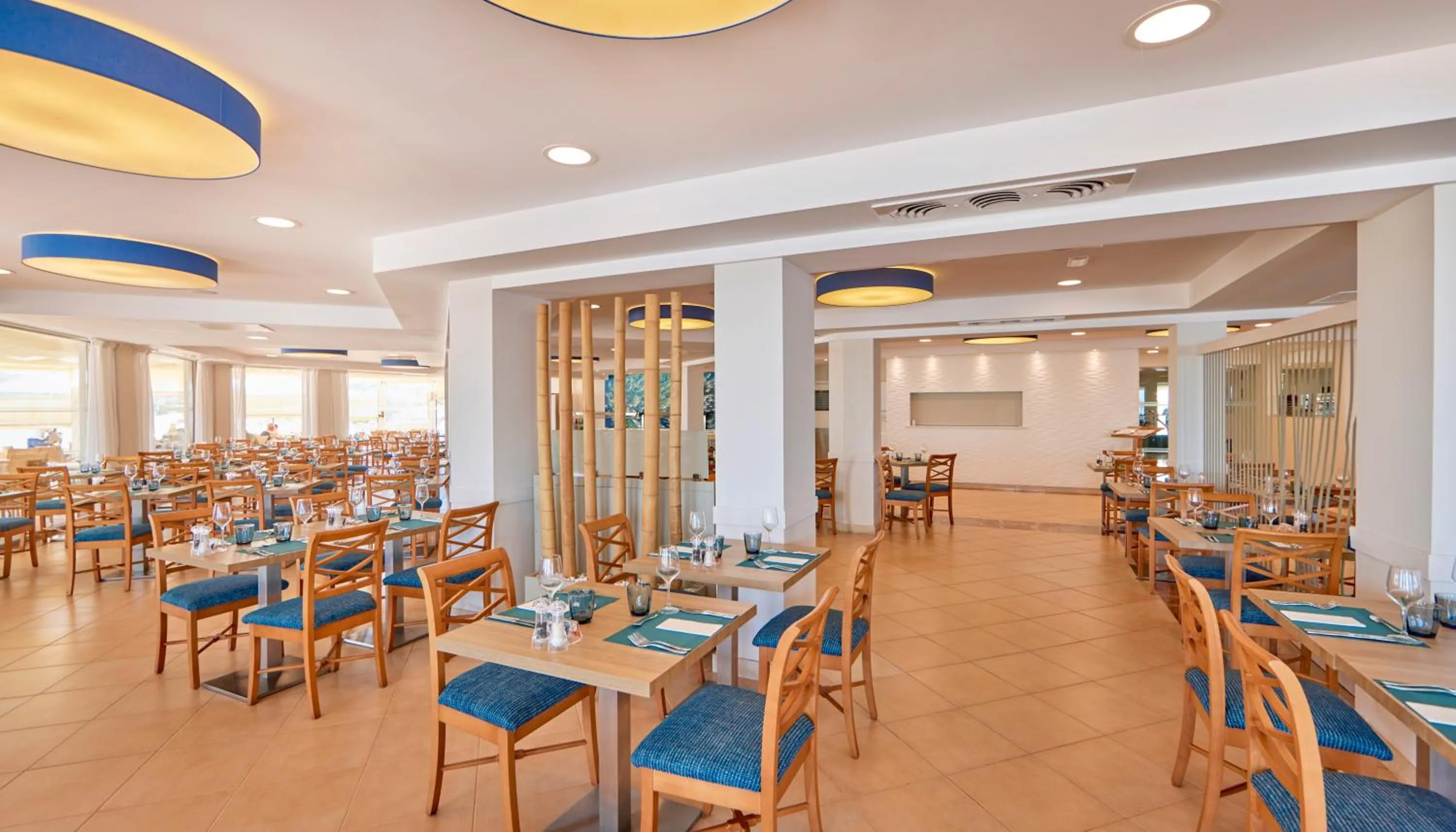 Restaurant/places to eat in Universal Hotel Marqués