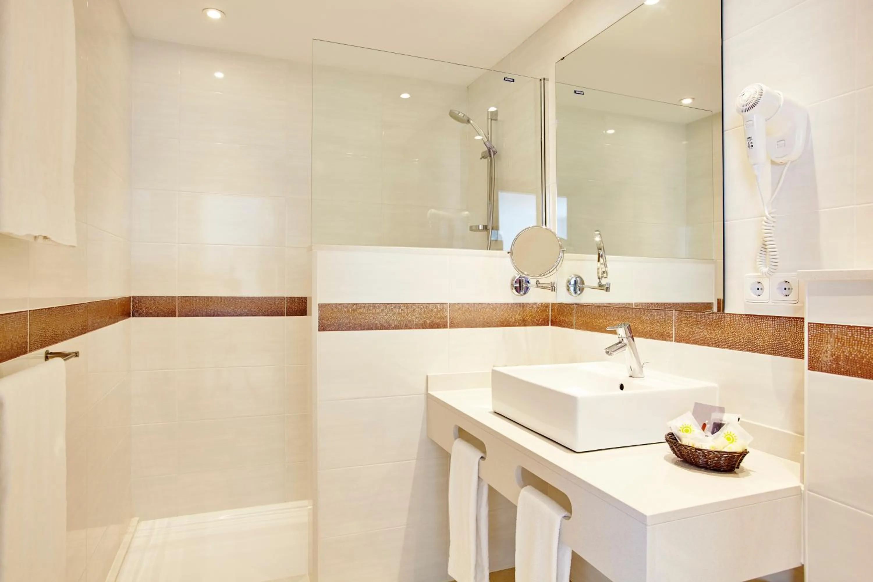 Bathroom in Universal Hotel Marqués