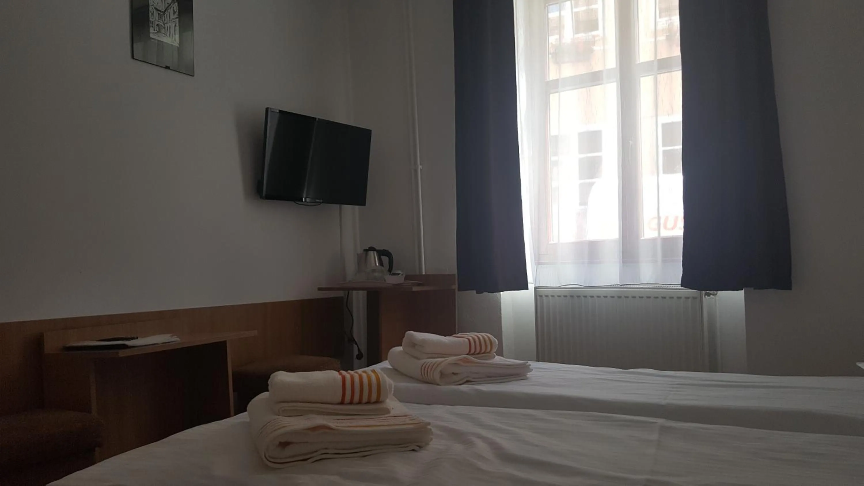 Bed in Pensiunea Podul Minciunilor