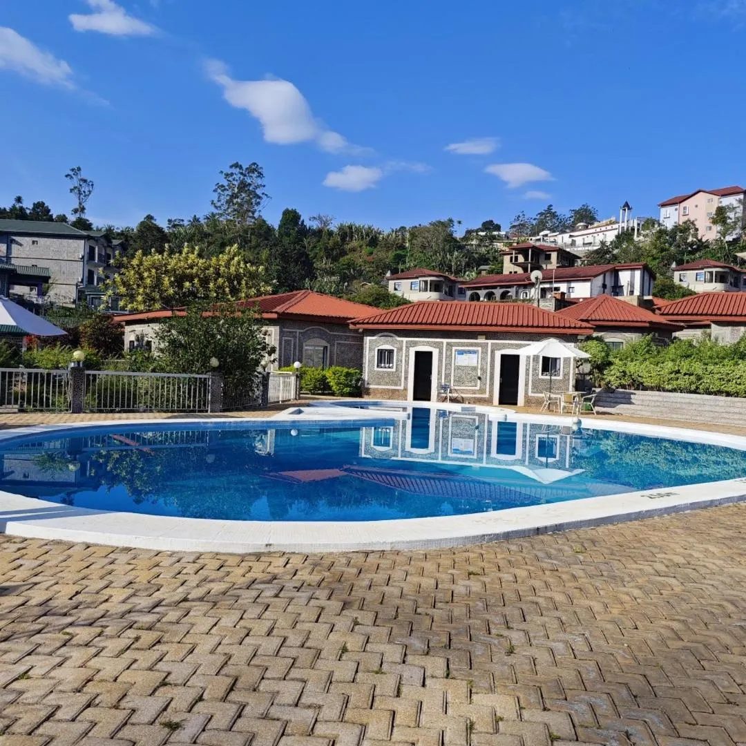 Swimming pool in La Vallée de Bana