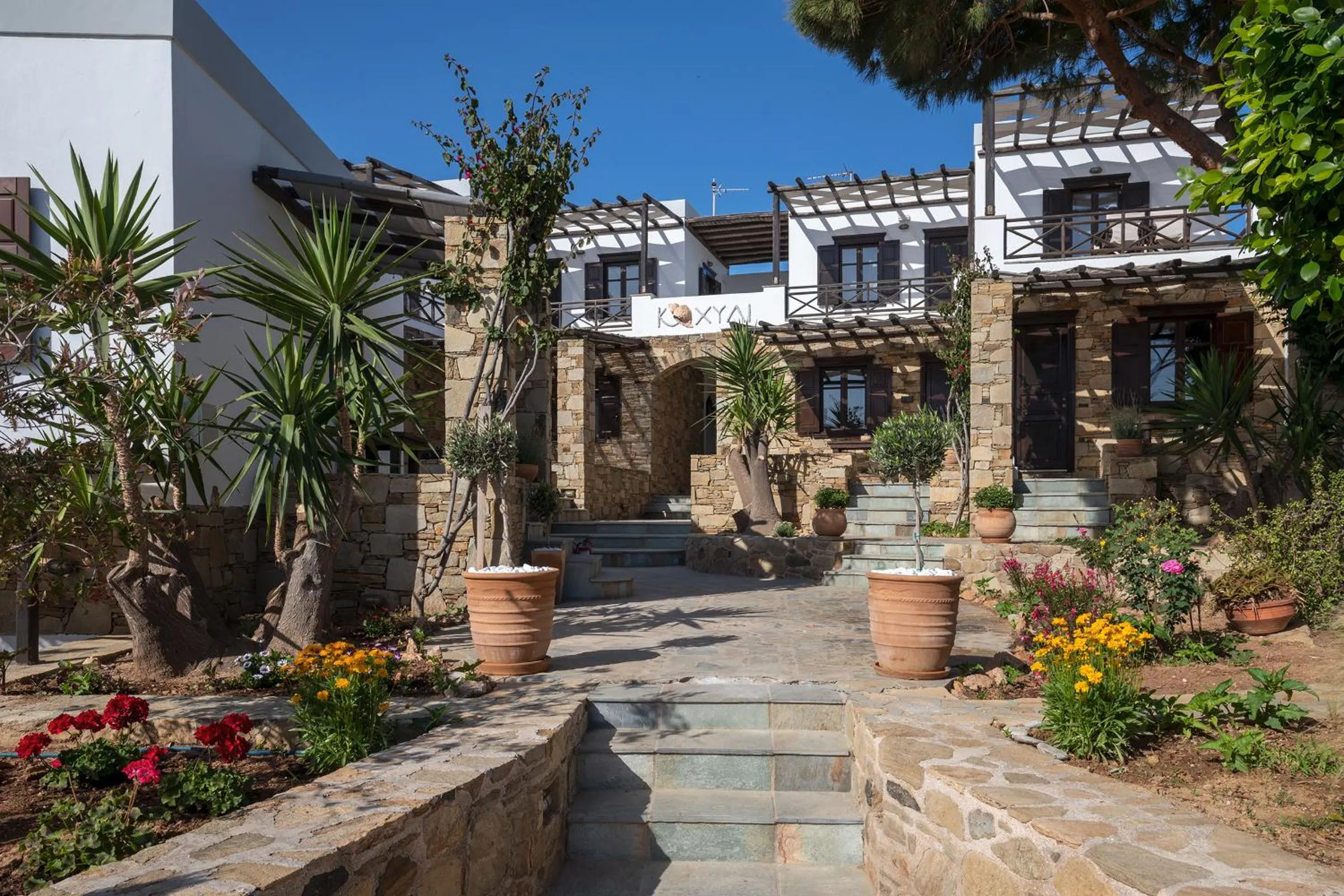 Property building in Cochili Rooms & Apartments