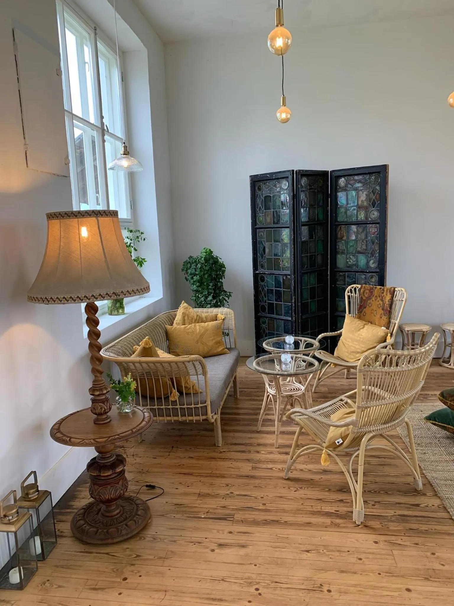 Restaurant/places to eat in Pilguse Residency