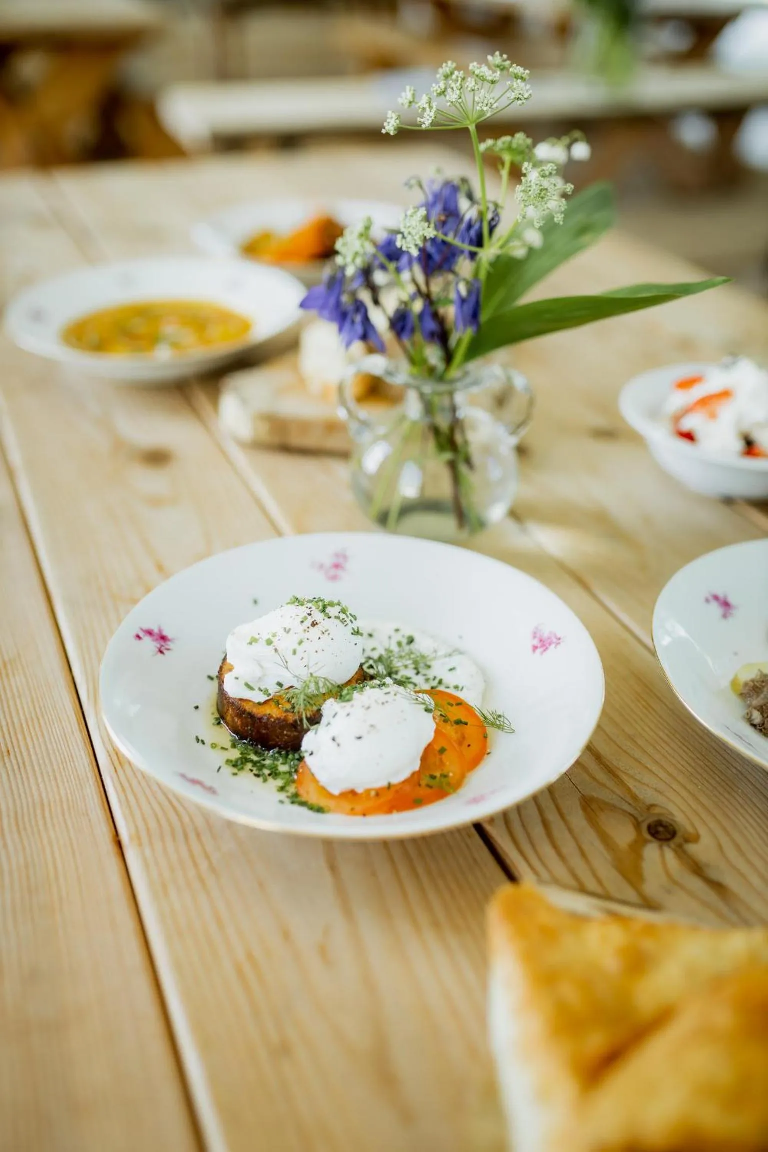 Restaurant/places to eat in Pilguse Residency