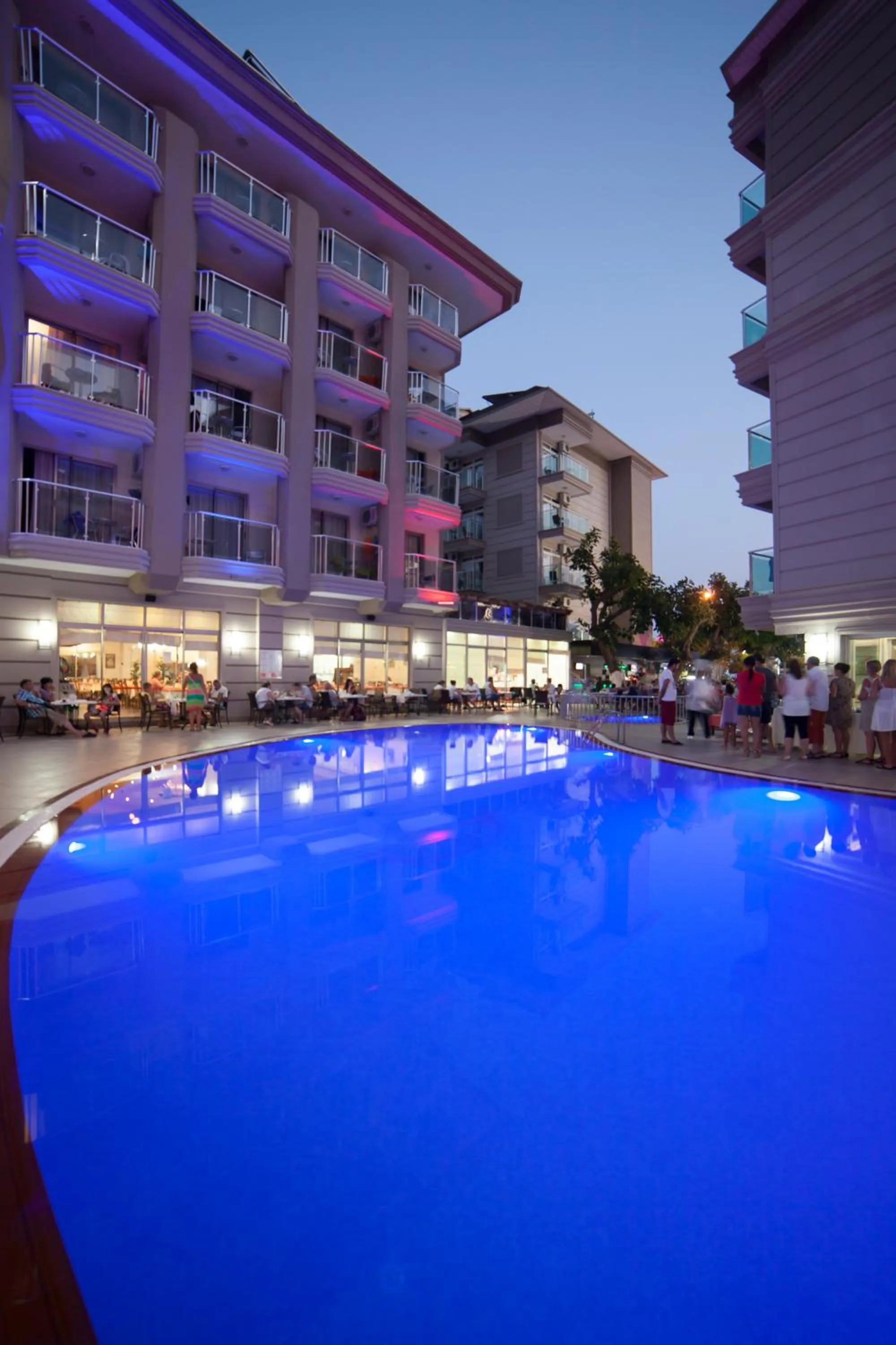 Evening entertainment in Sultan Sipahi Resort Hotel