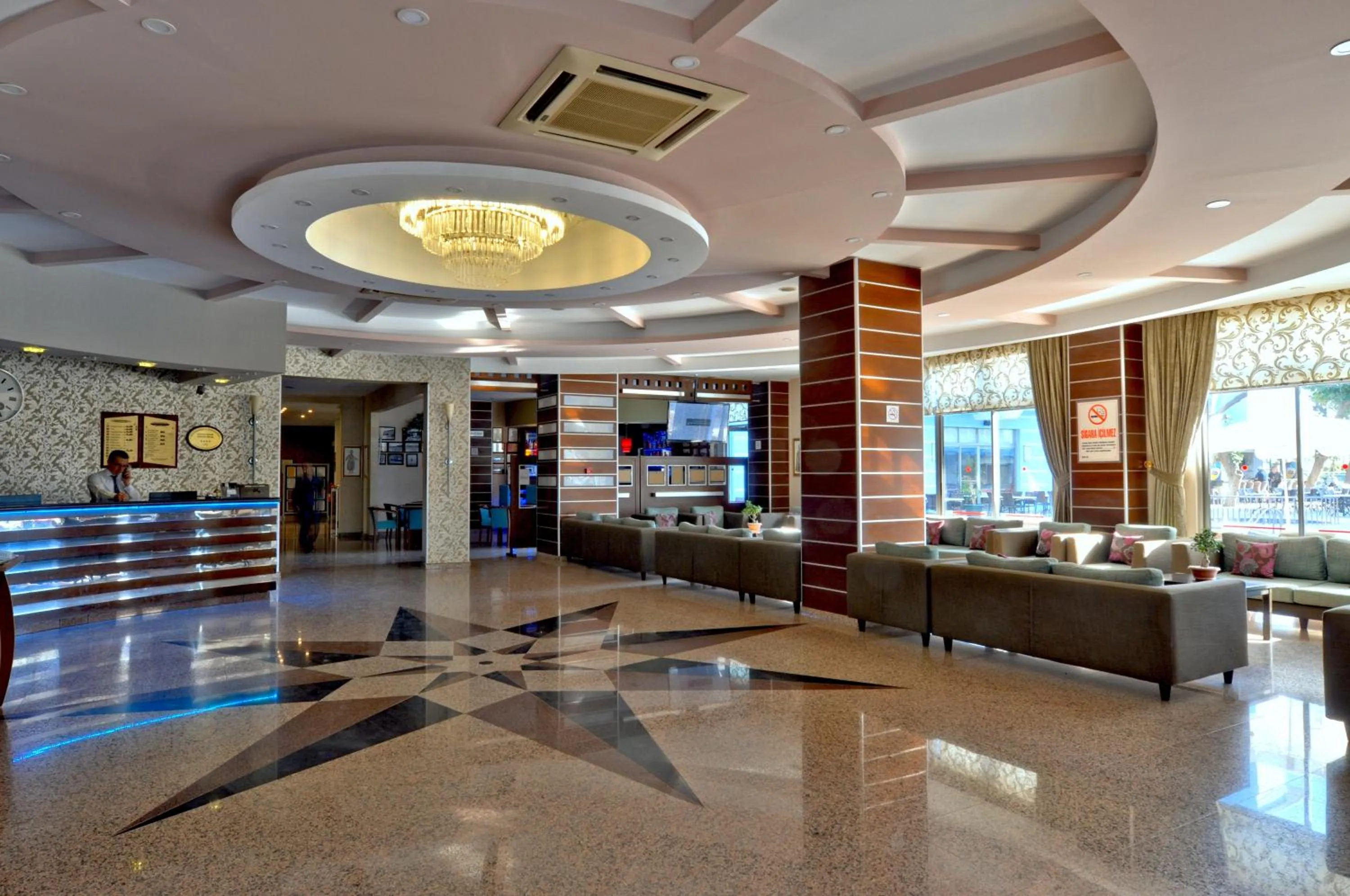 Communal lounge/ TV room in Sultan Sipahi Resort Hotel