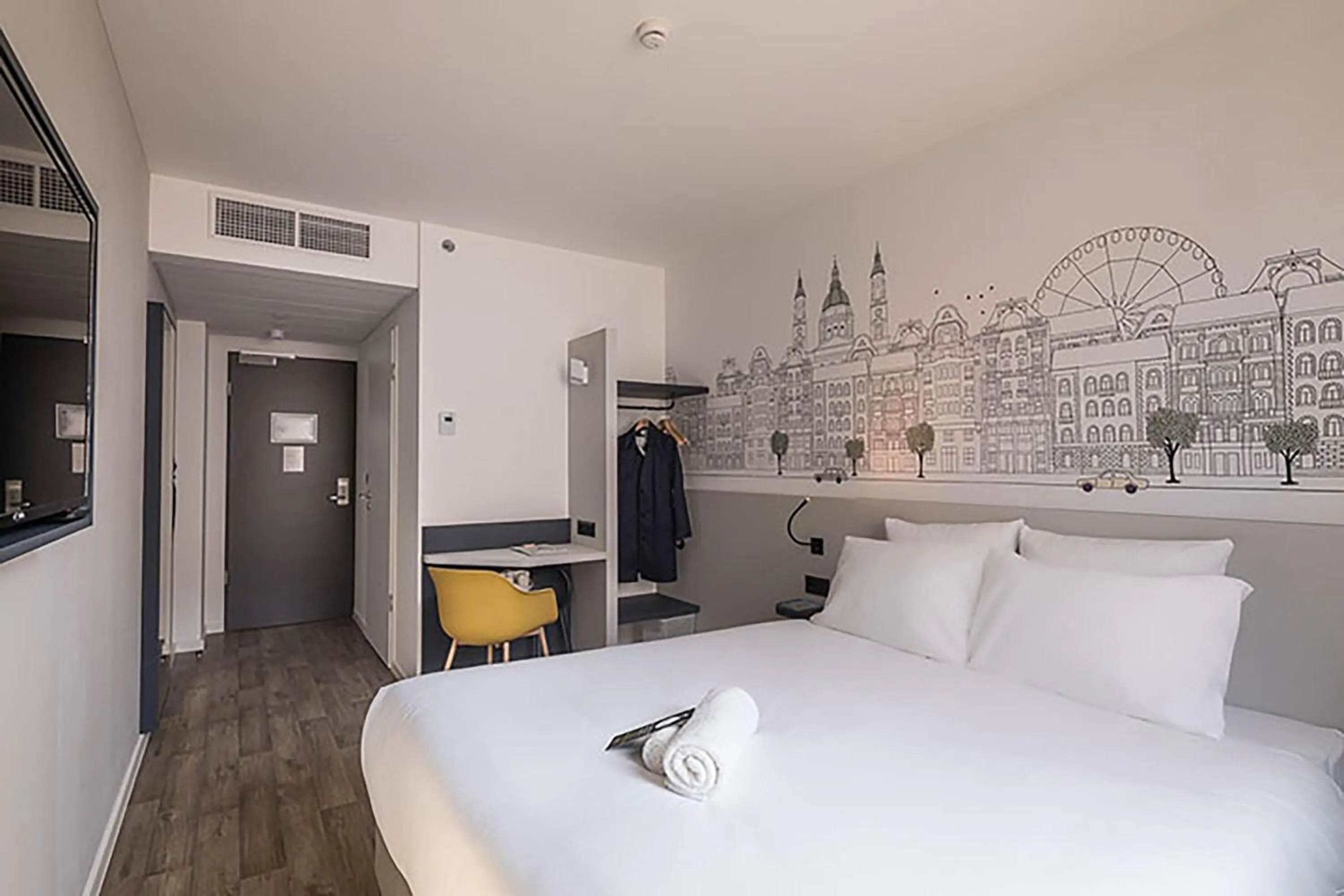 Photo of the whole room, Bed in B&B Hotel Budapest City