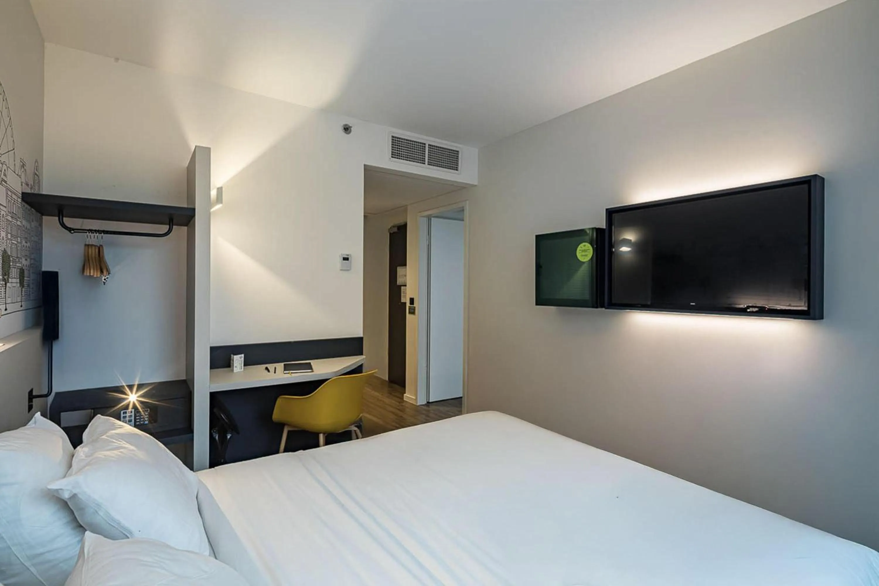 Photo of the whole room, Bed in B&B Hotel Budapest City