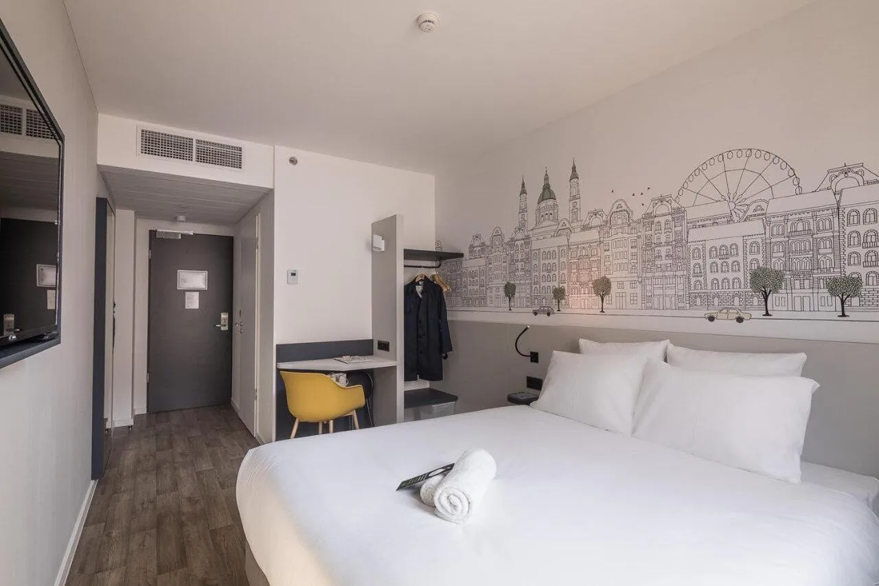 Photo of the whole room, Bed in B&B Hotel Budapest City