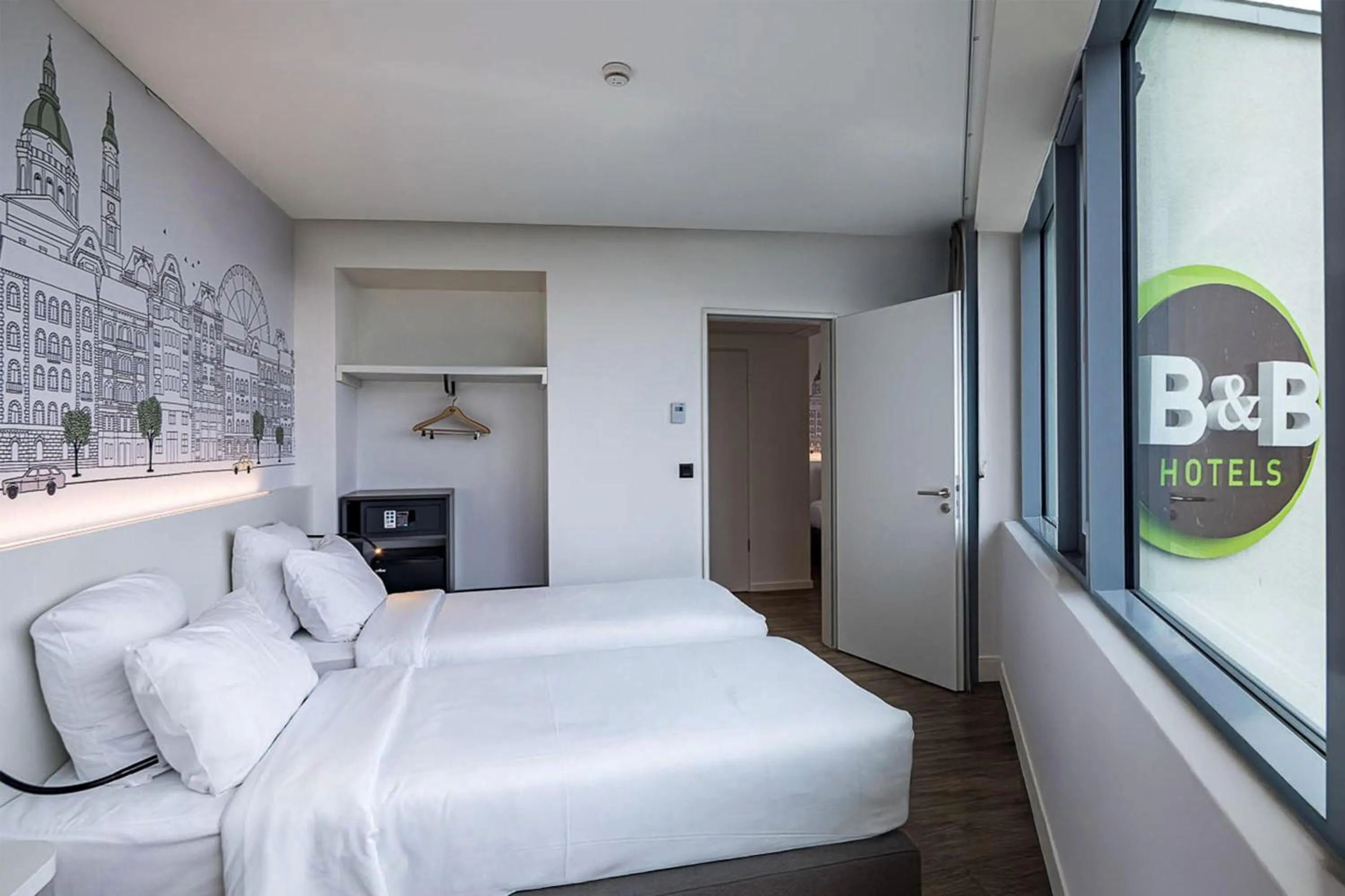 Photo of the whole room, Bed in B&B Hotel Budapest City