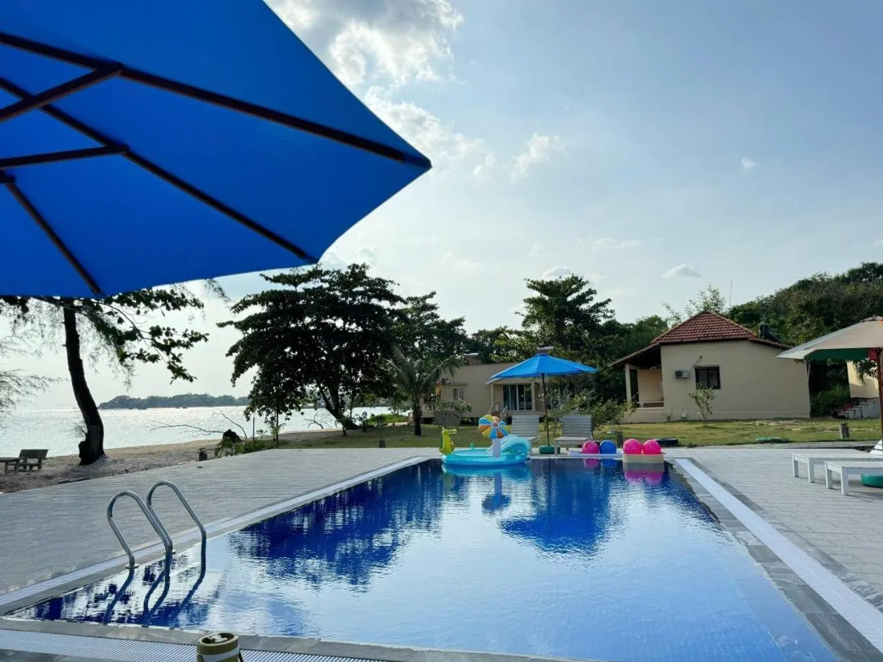 Swimming pool in Vung Bau Resort