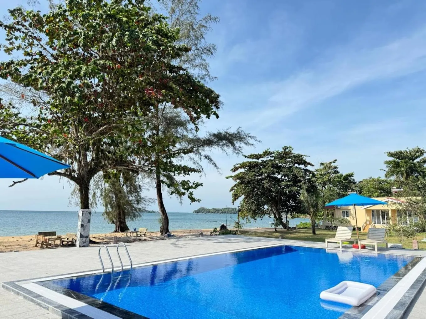 Swimming pool in Vung Bau Resort