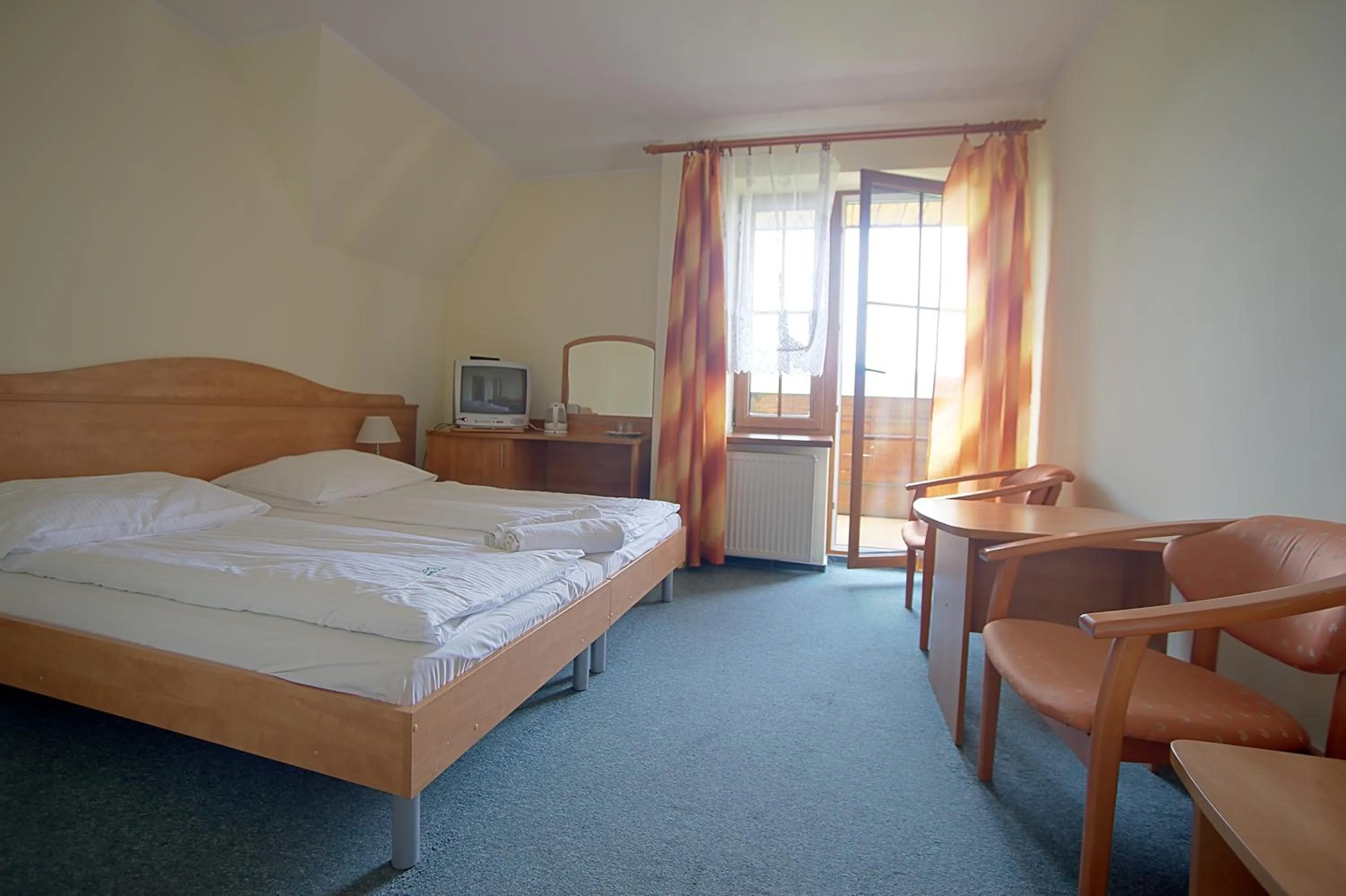 Photo of the whole room, Bed in Willa Park