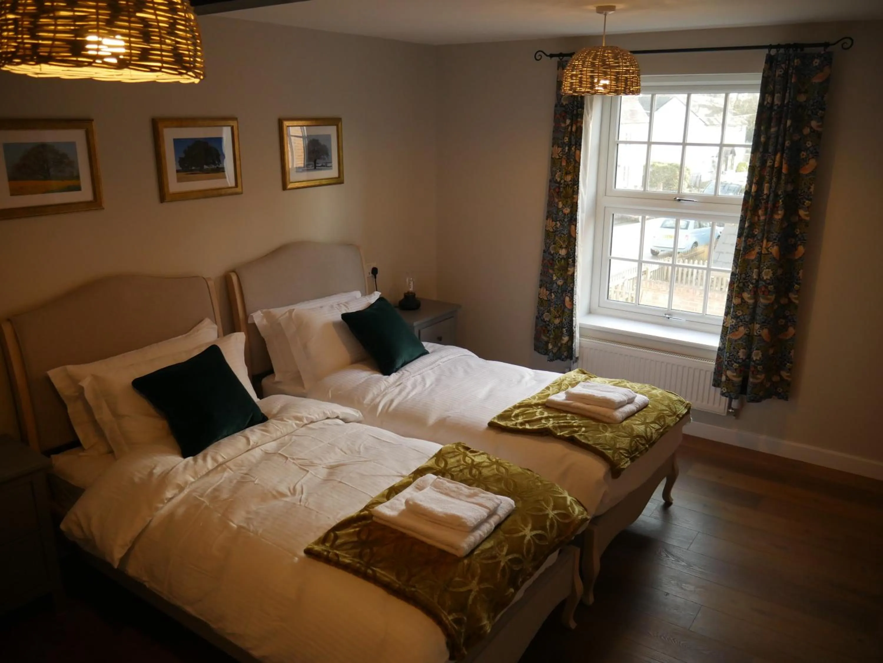 Bedroom, Bed in The Fox and Hounds