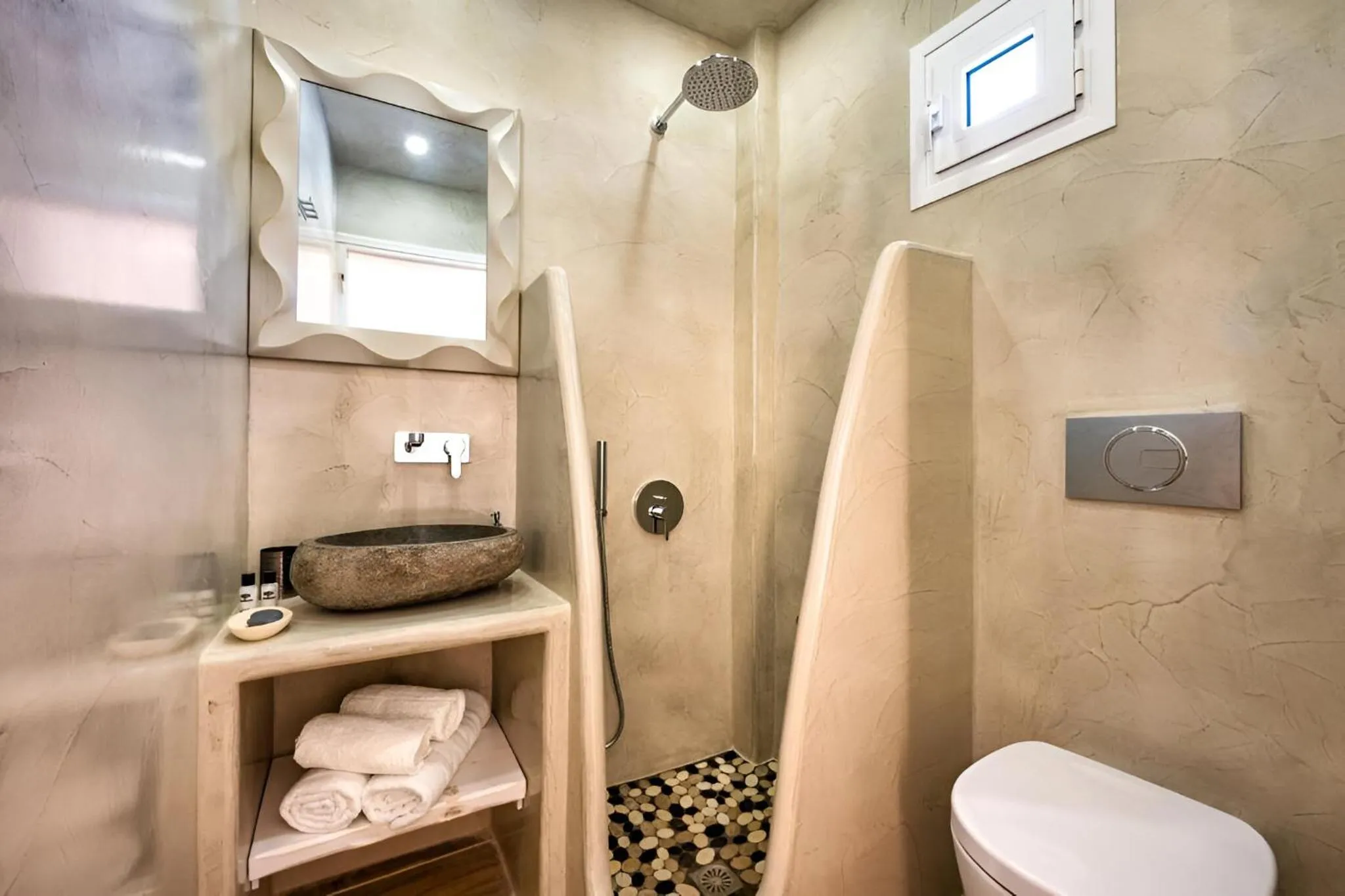 Shower in Vinas Place City Center