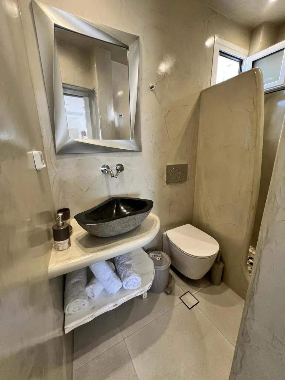 Bathroom in Vinas Place City Center