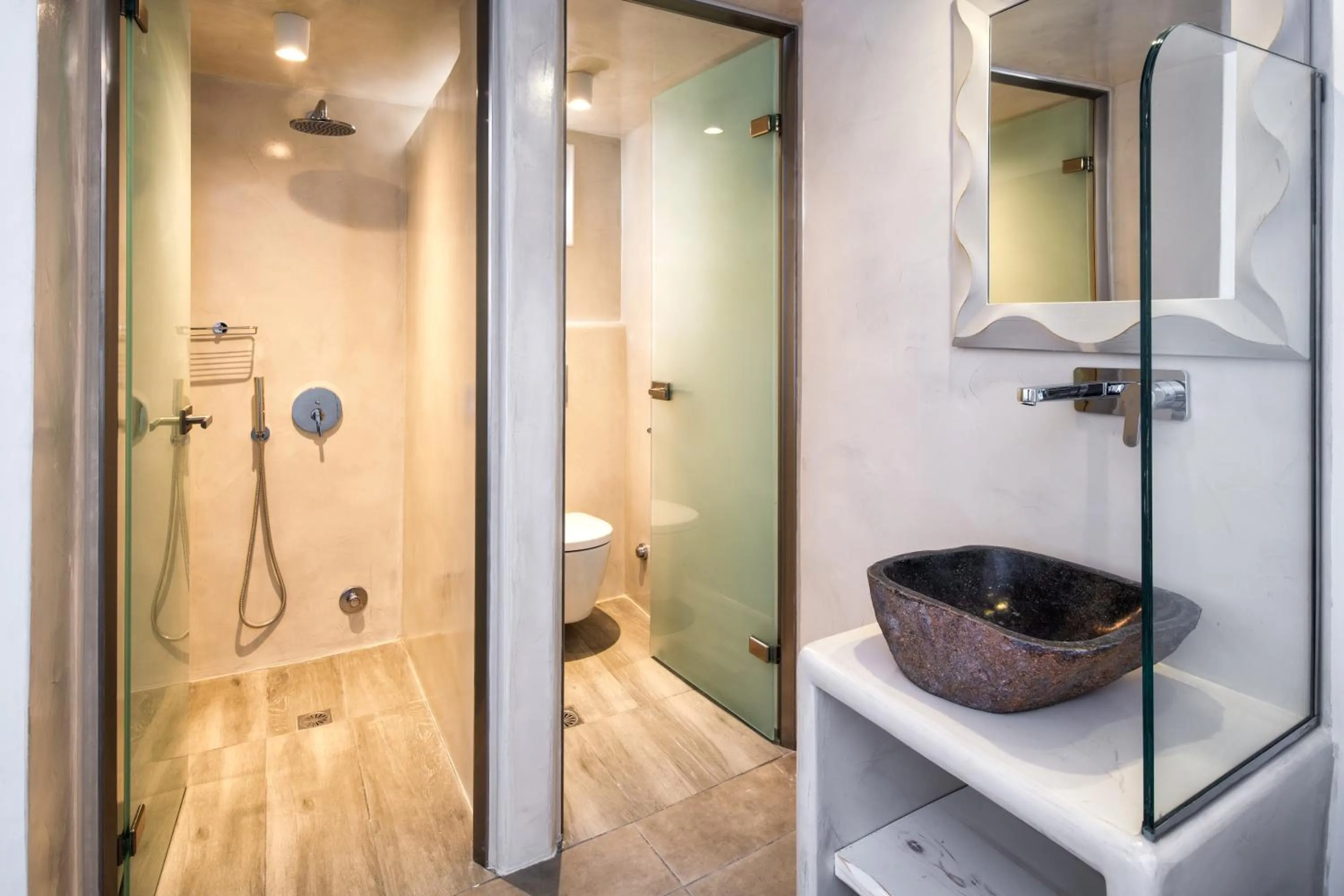 Shower in Vinas Place City Center