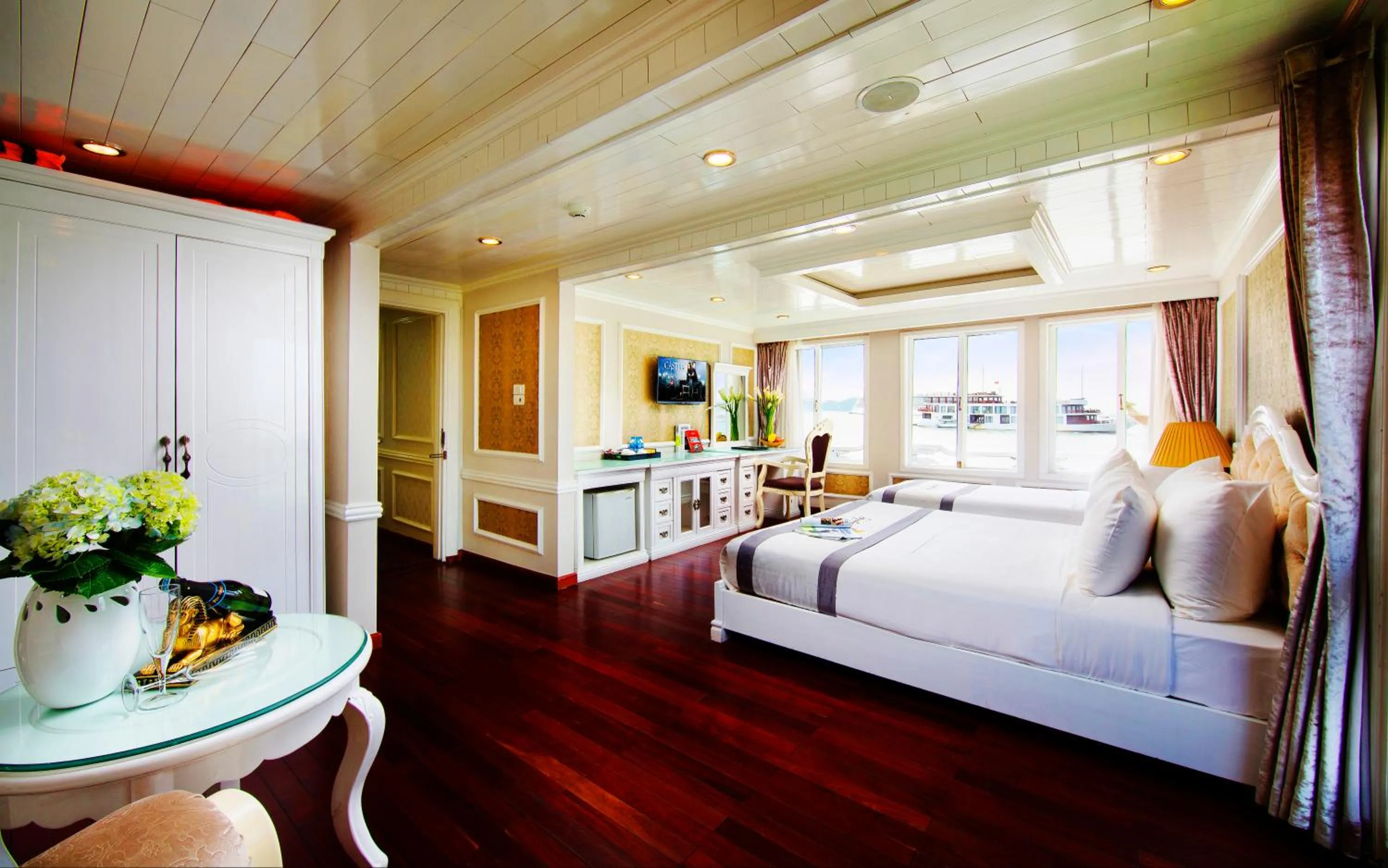 Photo of the whole room, Bed in Signature Halong Cruise