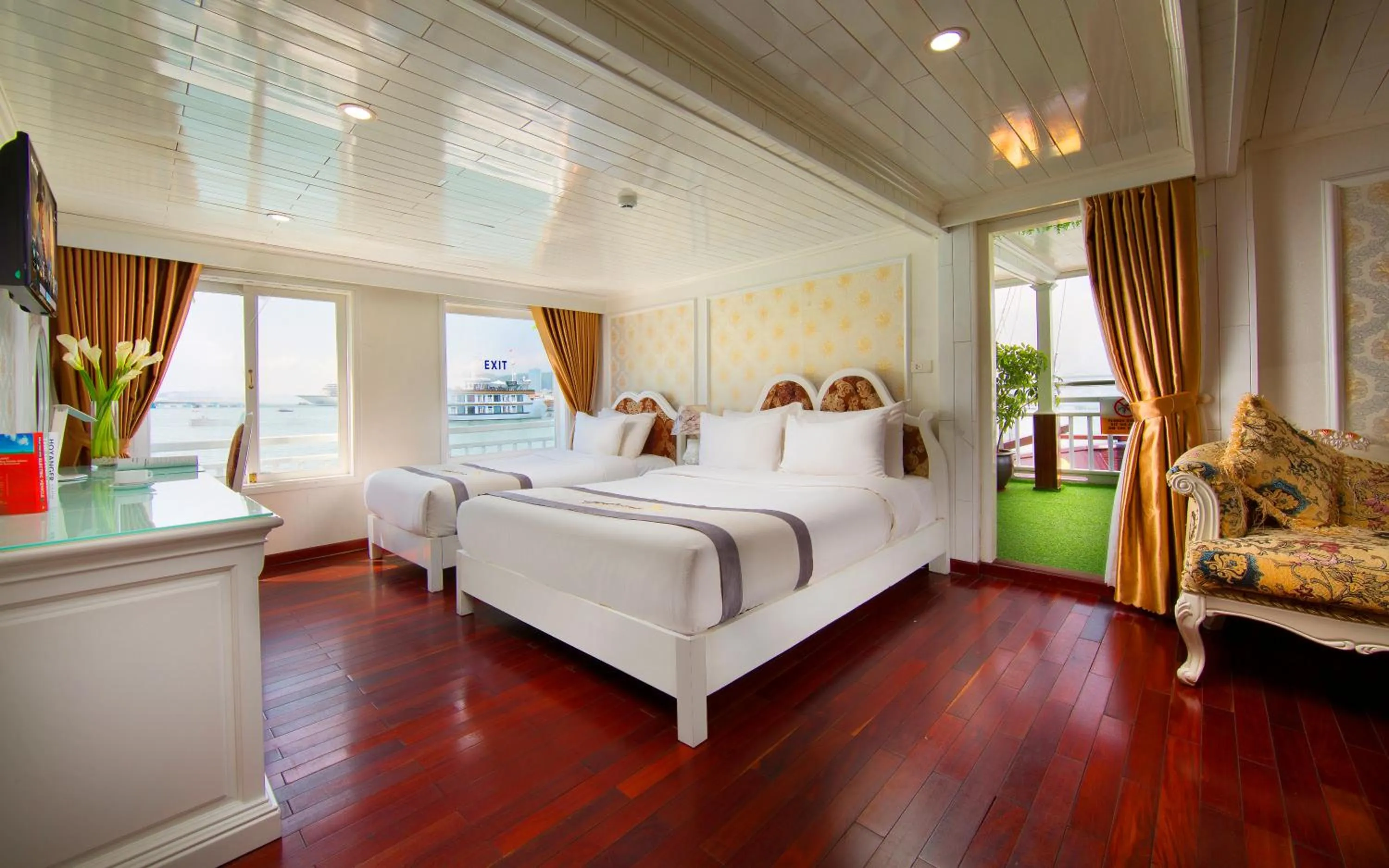 Photo of the whole room, Bed in Signature Halong Cruise