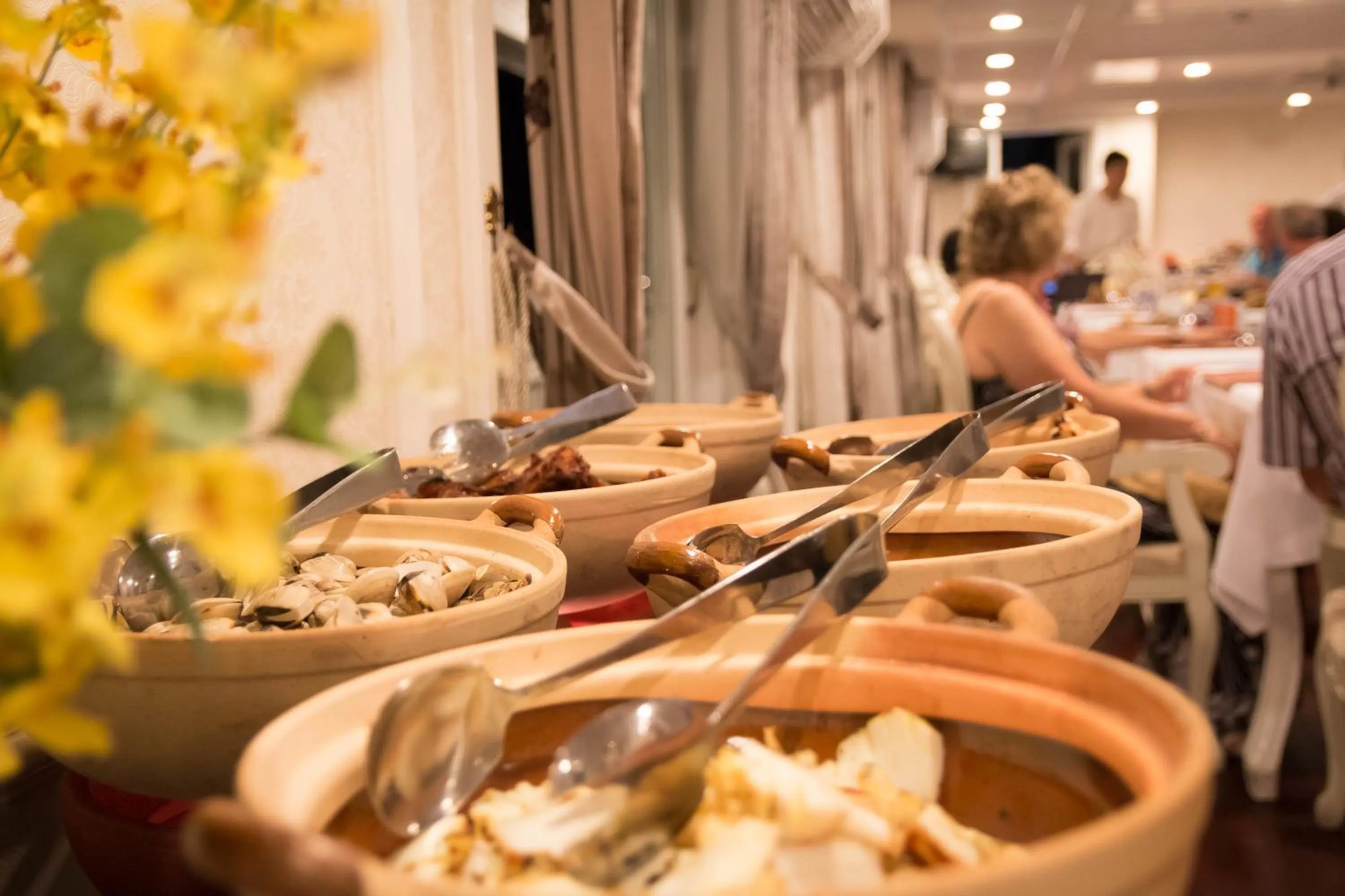 Restaurant/places to eat in Signature Halong Cruise